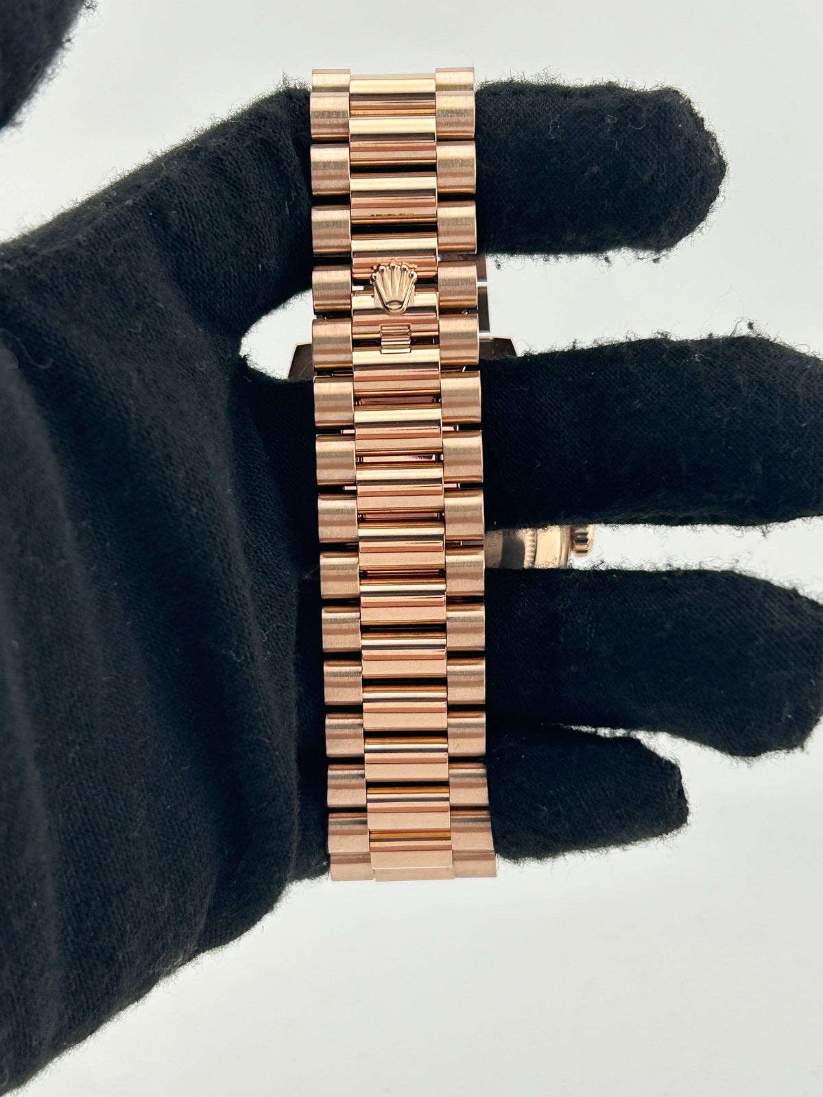 Rolex Day-Date 40 Sundust Baguette Cut Diamond Dial on President Ref. 228235 Card 2019 — view 4