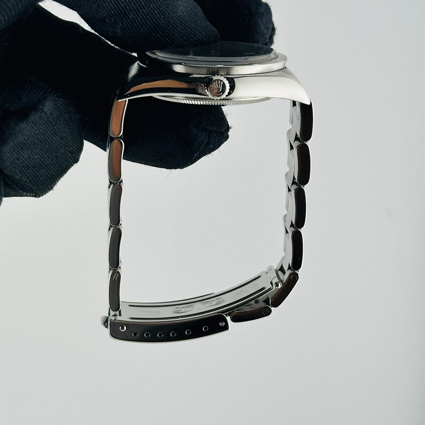 Rolex Air-King Black Dial on Oyster Bracelet Ref. 14010M 2006 — view 6