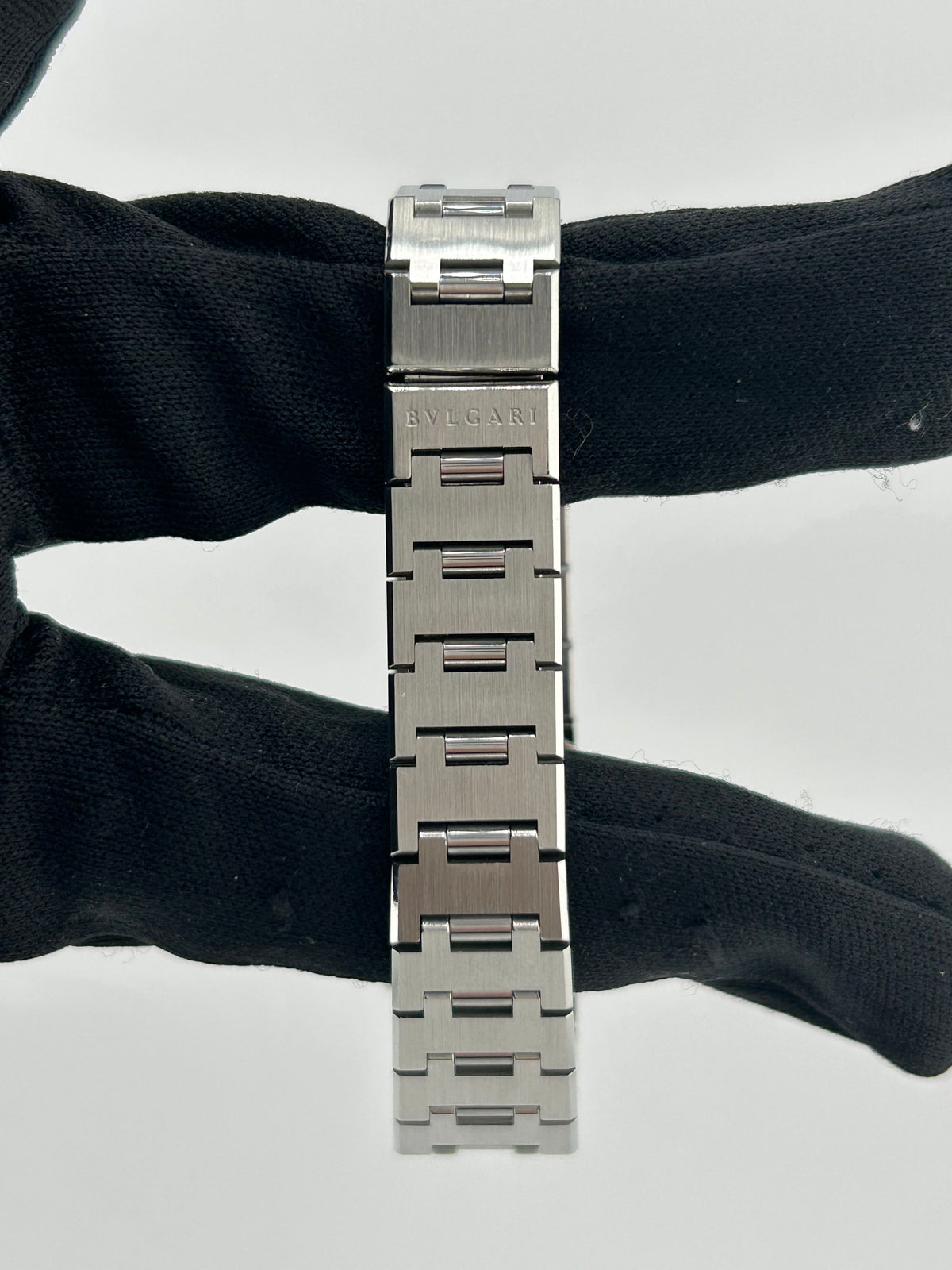 Bvlgari Bulgari Black Dial on Stainless Steel Bracelet Ref. BB23SSD — view 4