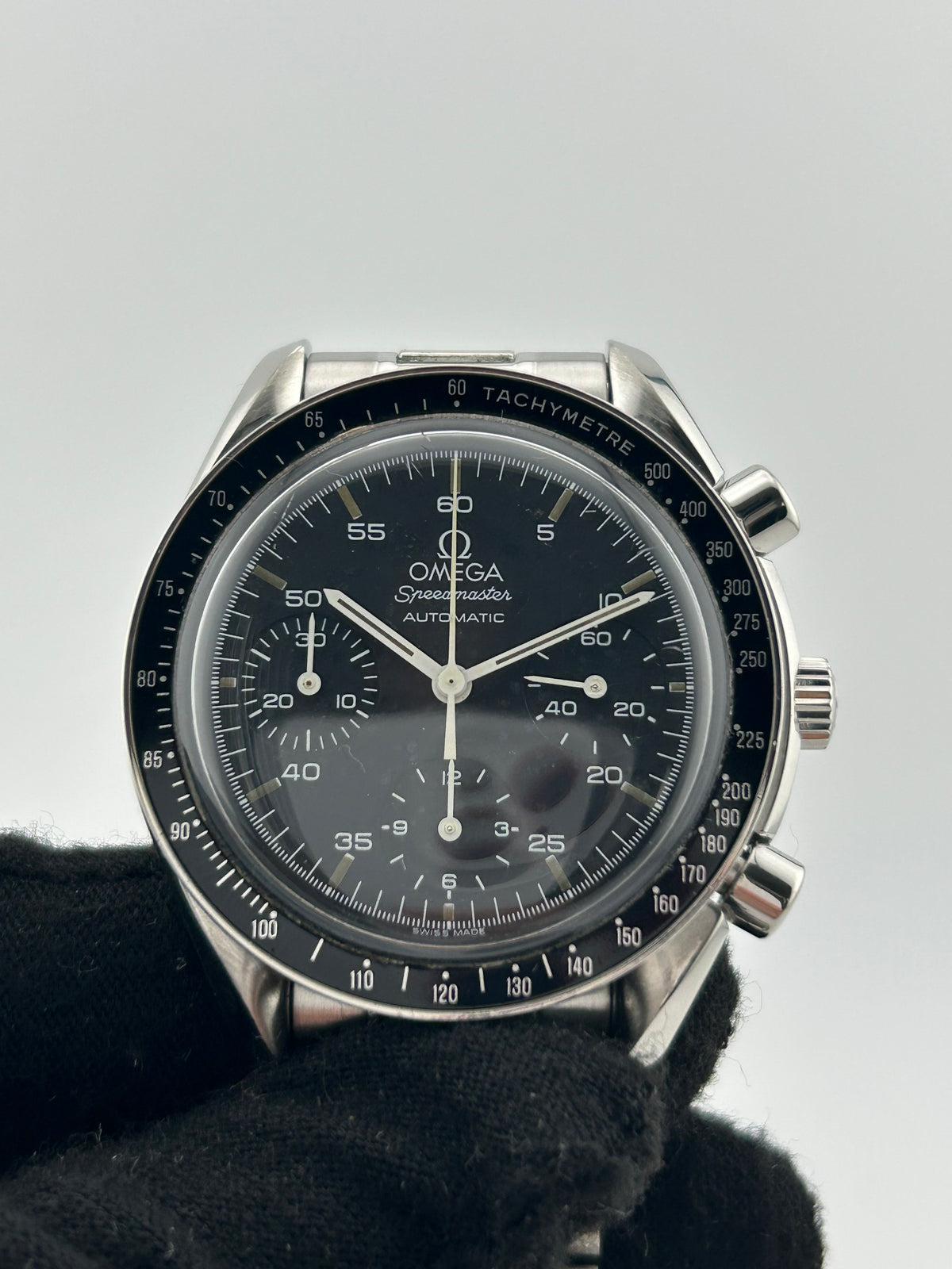 Omega Speedmaster Reduced Black Dial on Stainless Steel Bracelet Ref. 3510.50 — view 3