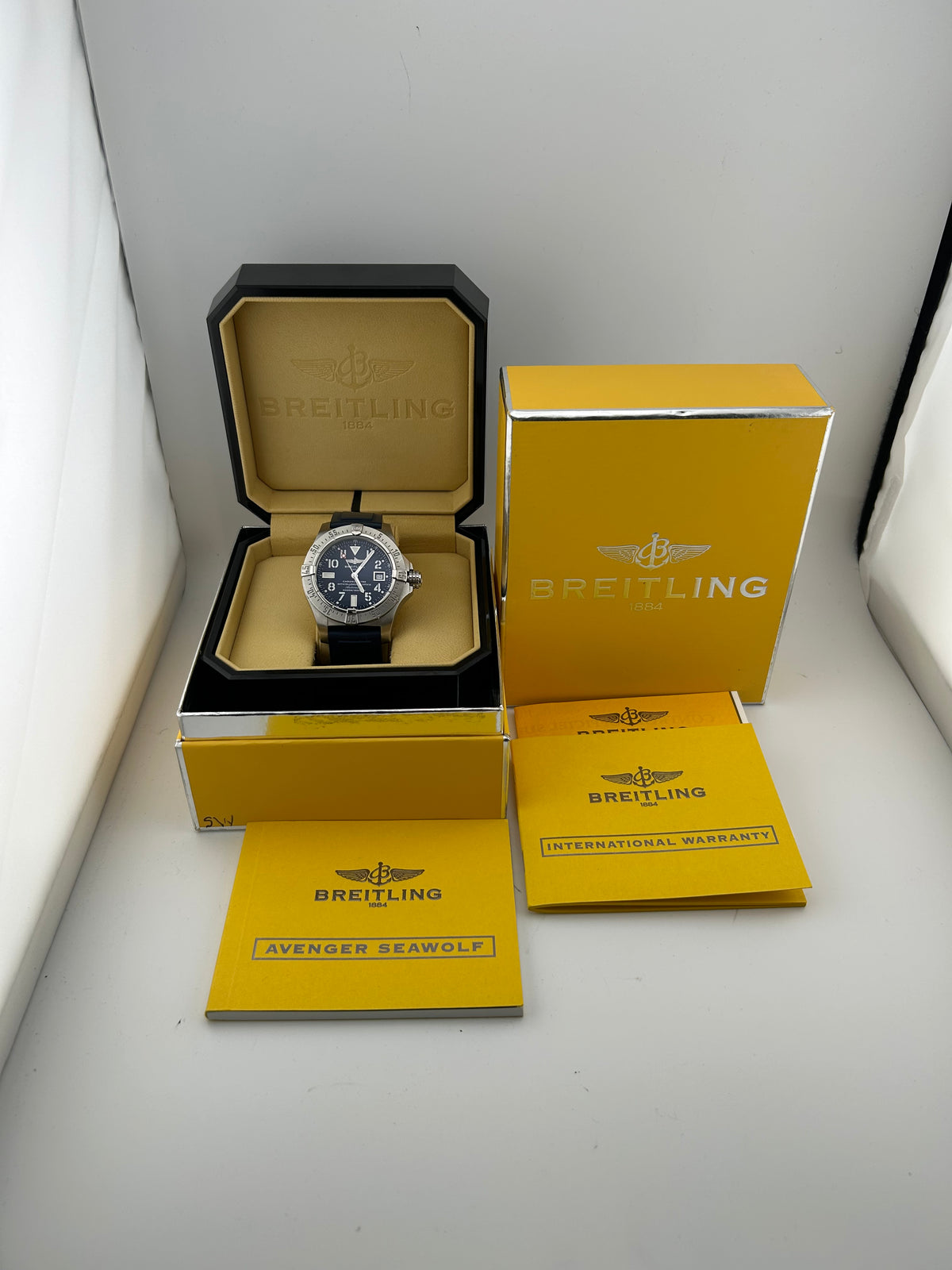 Breitling Avenger Seawolf Blue Dial on Rubber Band Ref. A1733010/C756 Complete 2009 — view 7