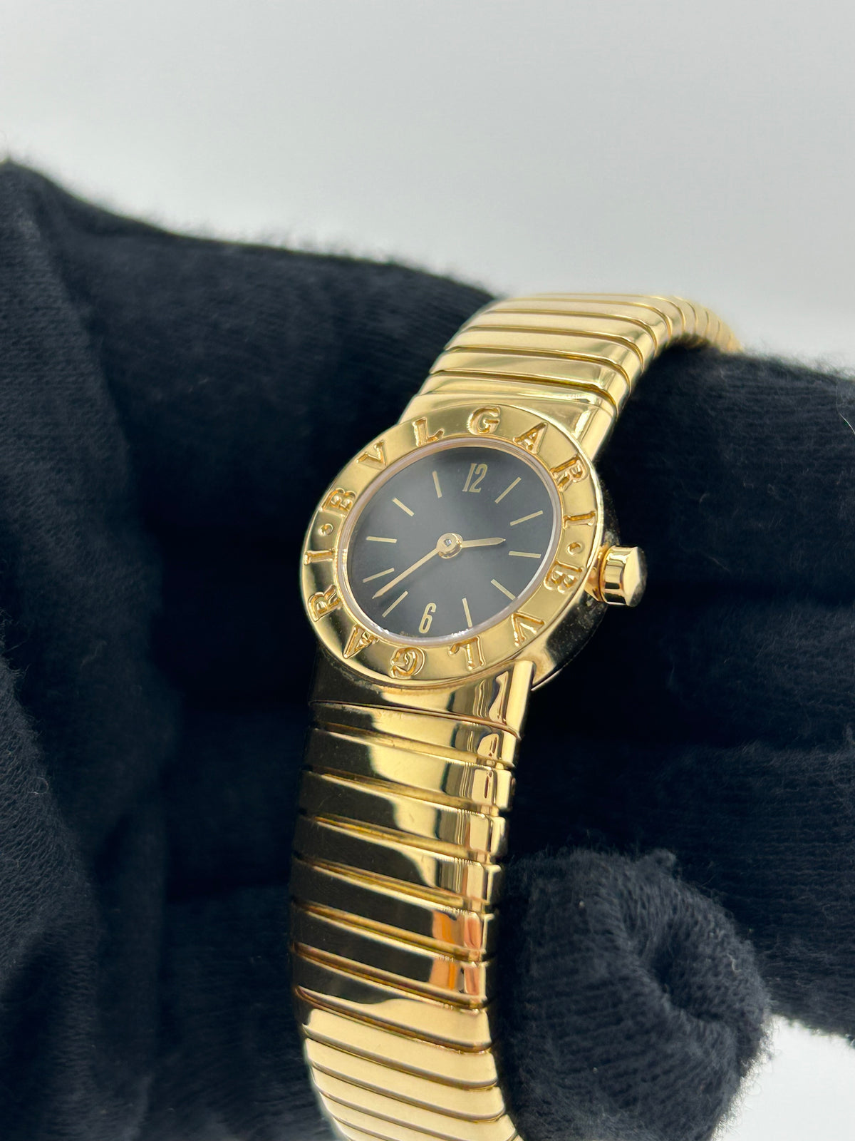 Bvlgari Mini Tubogas Black Dial on Yellow Gold Bracelet Ref. BB192T Papers 1996 — view 3