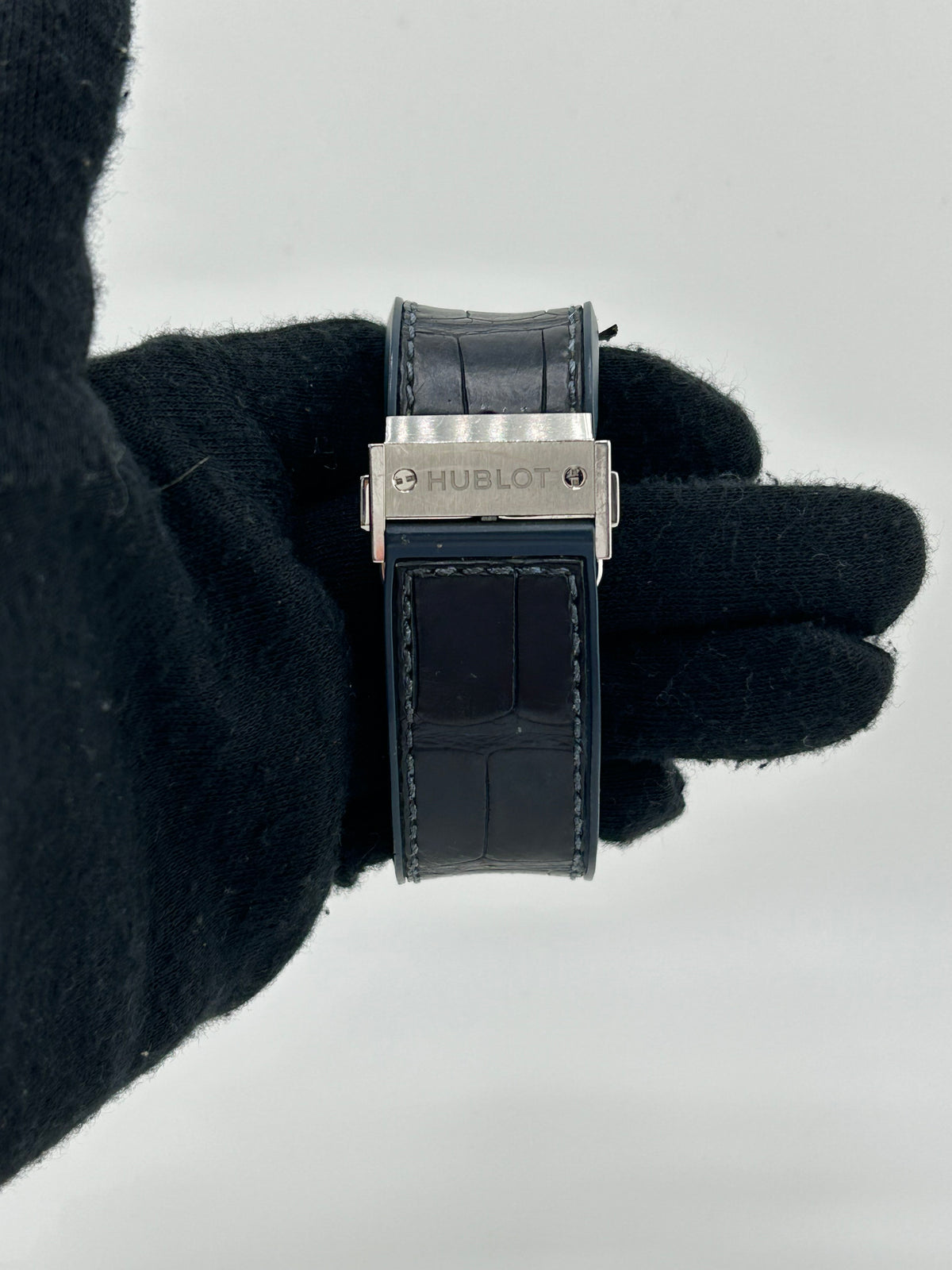 Hublot Classic Fusion Blue Dial on Blue Rubber Ref. 511.NX.7170.LR Complete 2019 — view 4