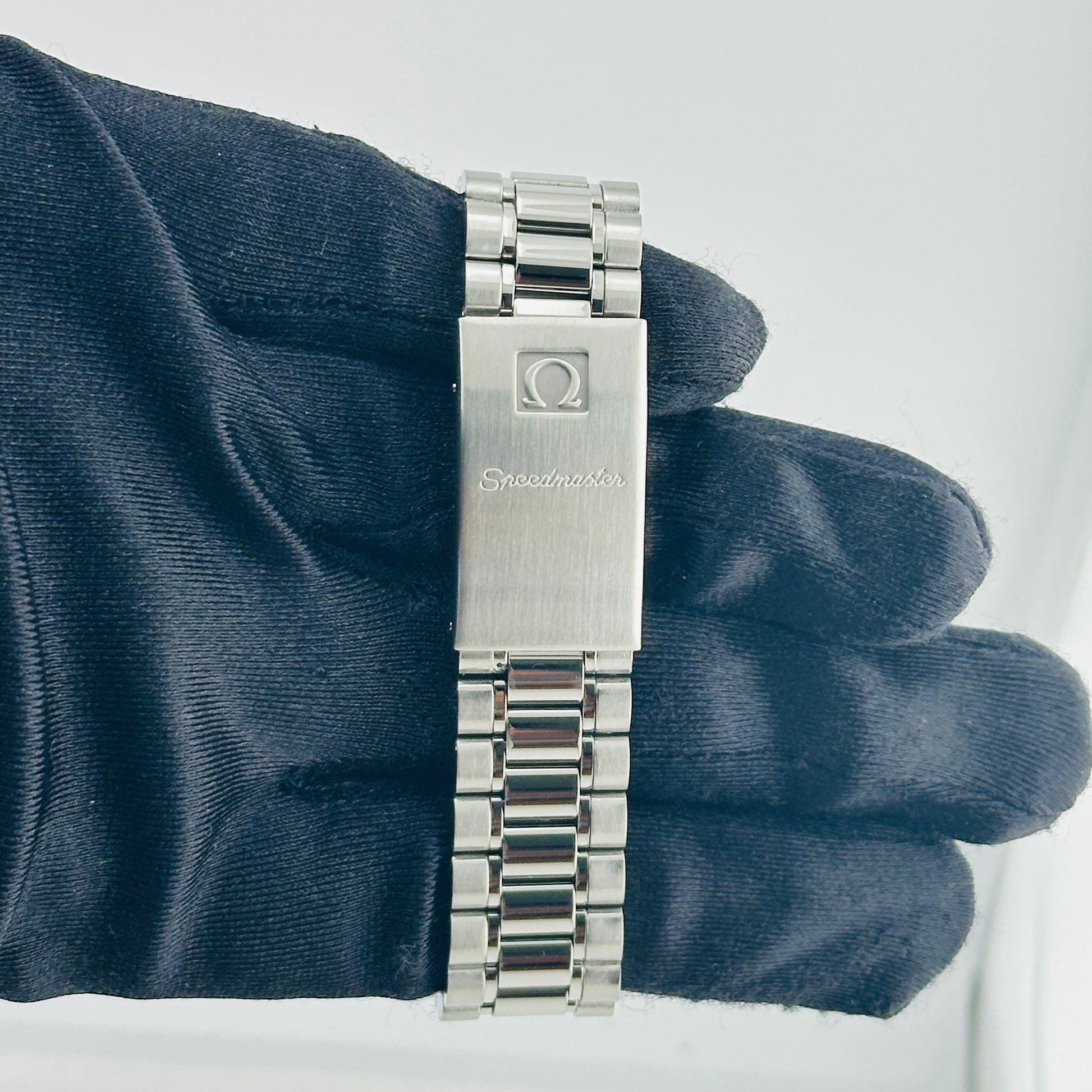 Omega Speedmaster Black Chrono Dial on Stainless Steel Bracelet Ref. 3510.50.00 Card 2000 — view 4