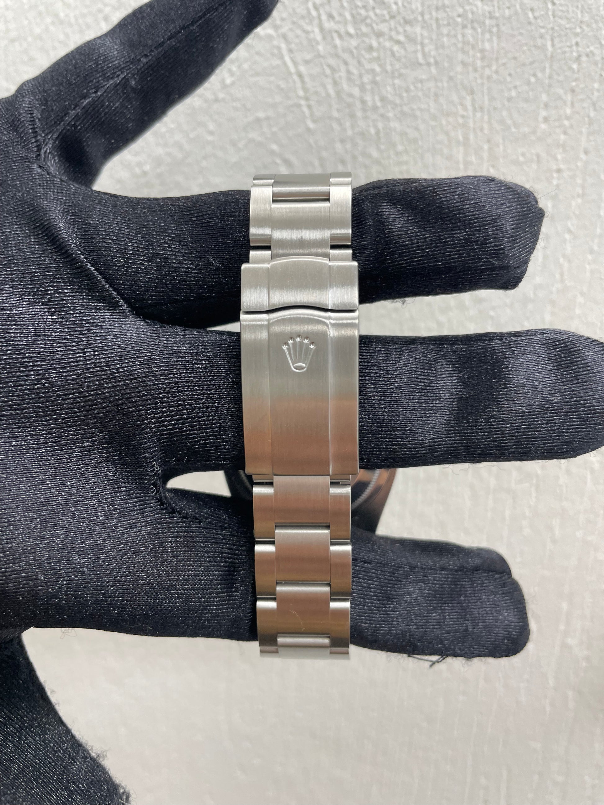 Rolex Oyster Perpetual Silver Dial on Oyster Ref. 116000 Card 2015 — view 3