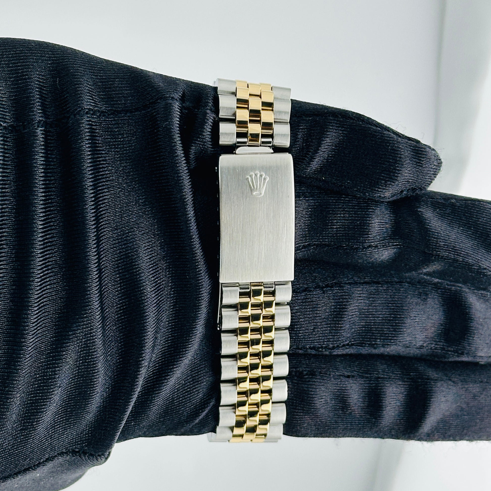 Rolex Datejust White Roman 10 Diamonds Dial on Jubilee Ref. 16233G 1991 — view 3