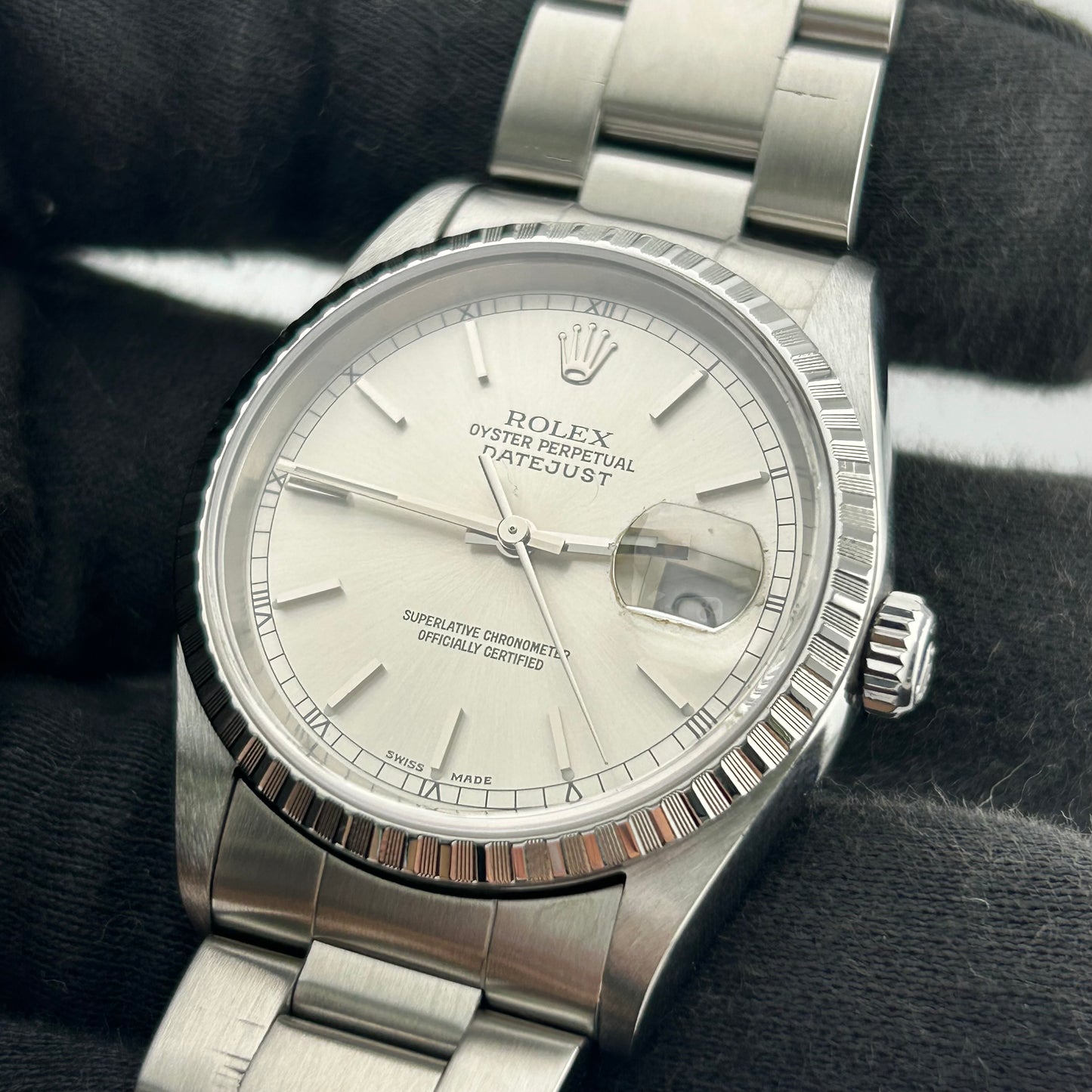 Rolex Datejust Silver Stick Dial on Oyster Bracelet Ref. 16220 1999 — view 2