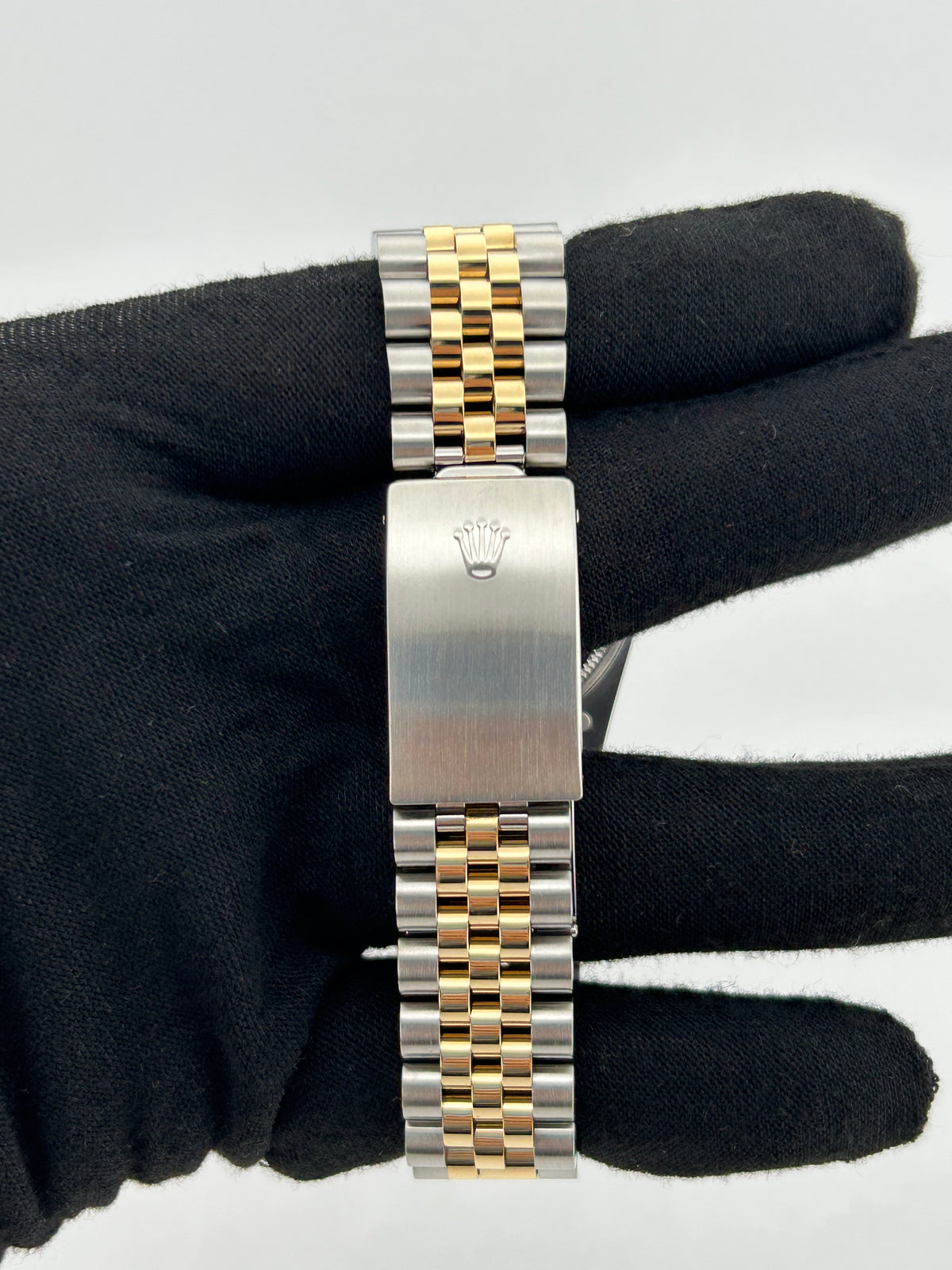 Rolex Oyster Perpetual Date Champagne Stick Dial on Jubilee Ref. 15223 — view 2