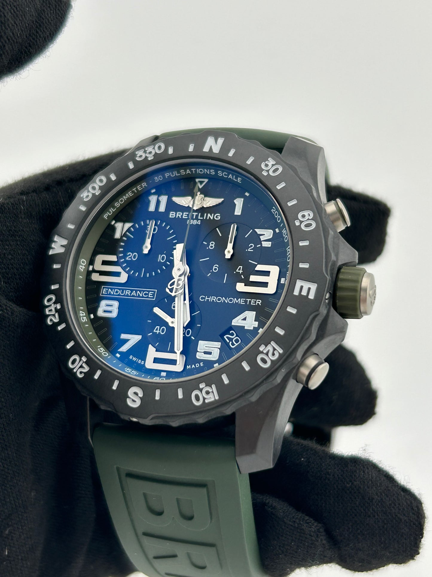 Breitling Endurance Pro Black Dial on Green Rubber Strap Ref. X82310D31B1S1 Complete 2026 — view 3
