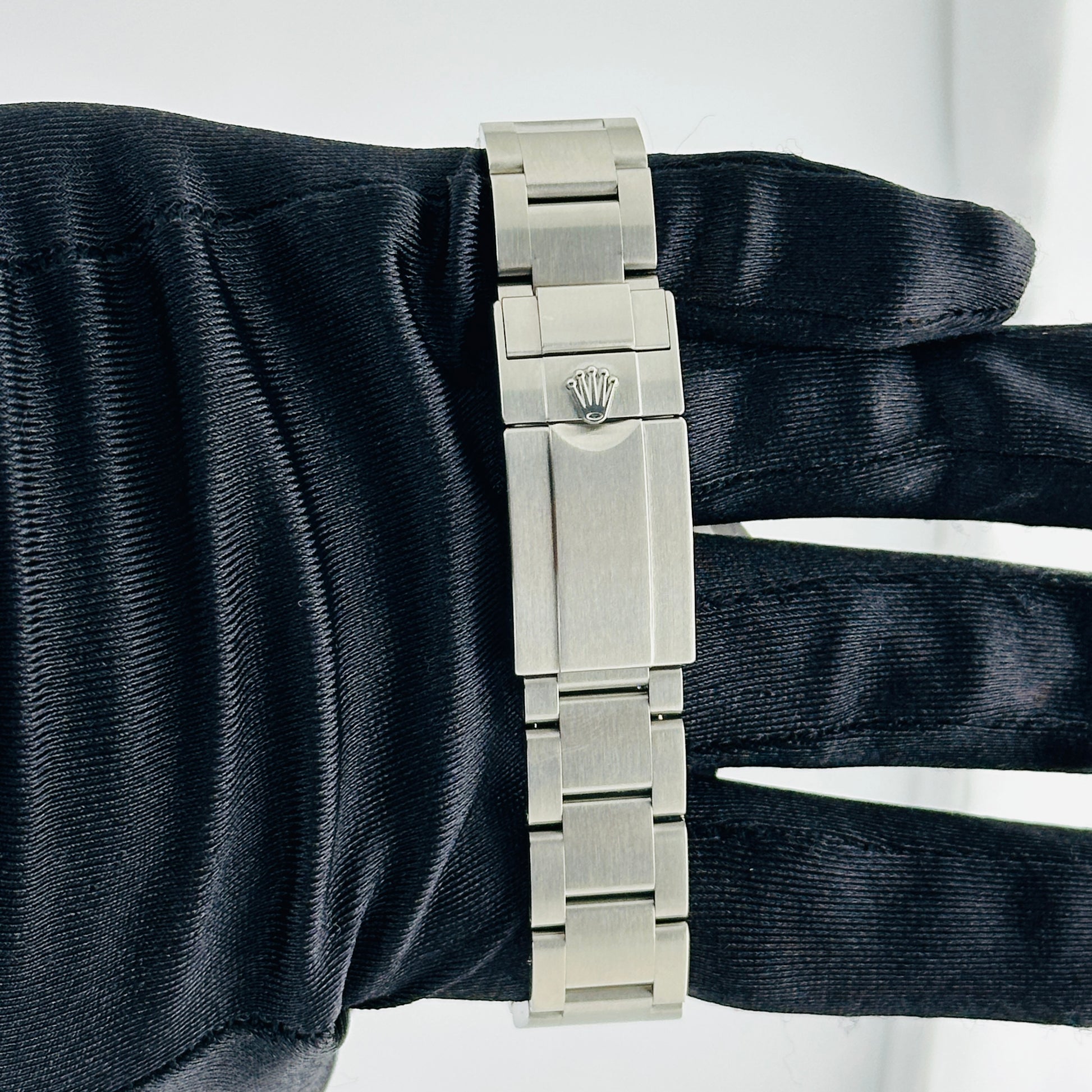 Rolex Explorer II Black Dial on Oyster Ref. 216570 Card 2020 — view 3