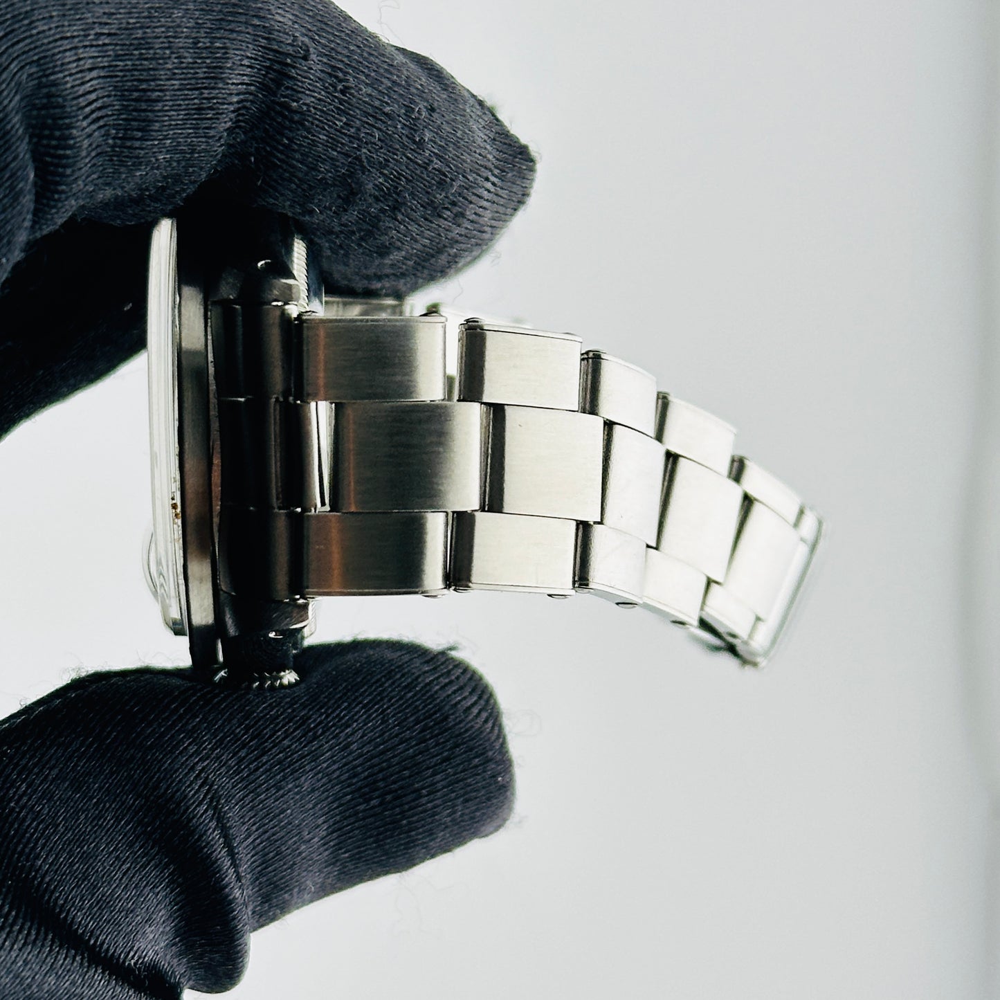 Rolex Oyster Perpetual Date Silver Stick / Has Spots Dial on Oyster Rivet Bracelet Ref. 1501 1970 — view 6
