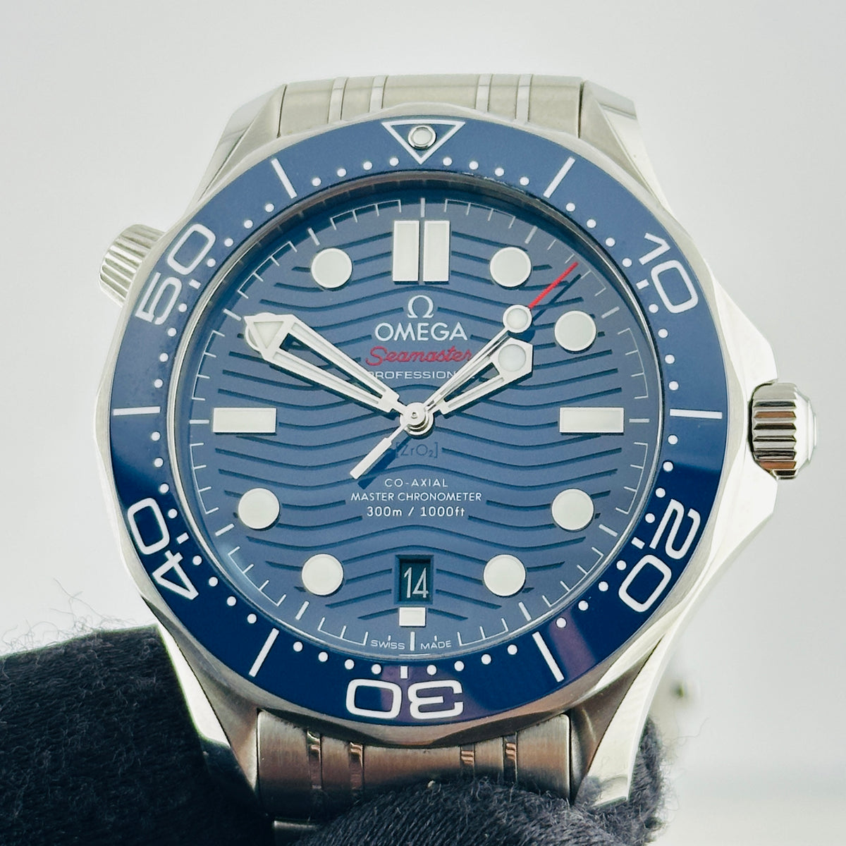 Omega Seamaster Diver 300M Co-Axial Master Chronometer Blue Dial on Stainless Steel Bracelet Ref. 210.30.42.20.03.001 Complete 2024 — view 3