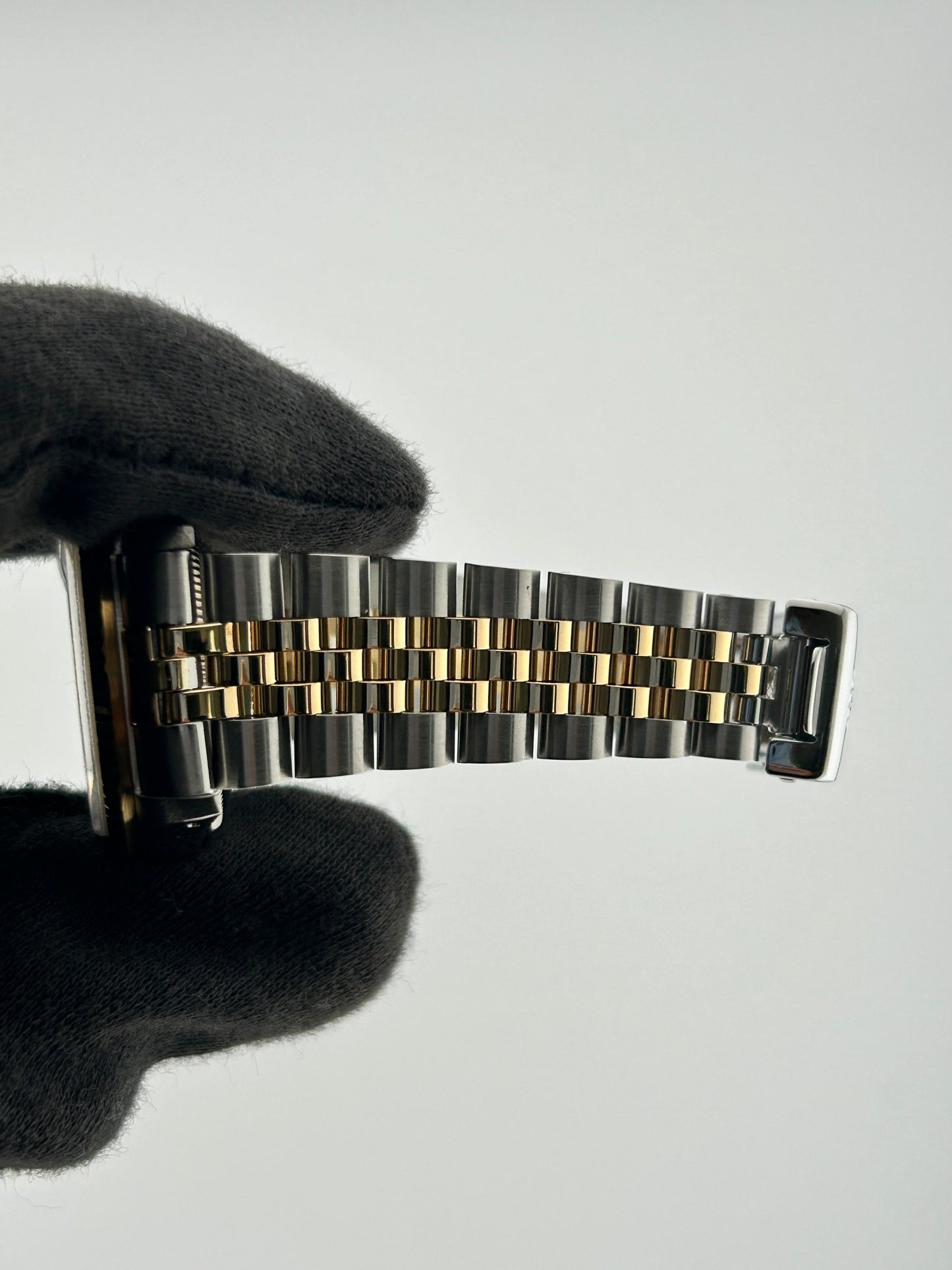 Rolex Datejust 31 Champagne Stick Dial on Jubilee Ref. 68273 — view 5