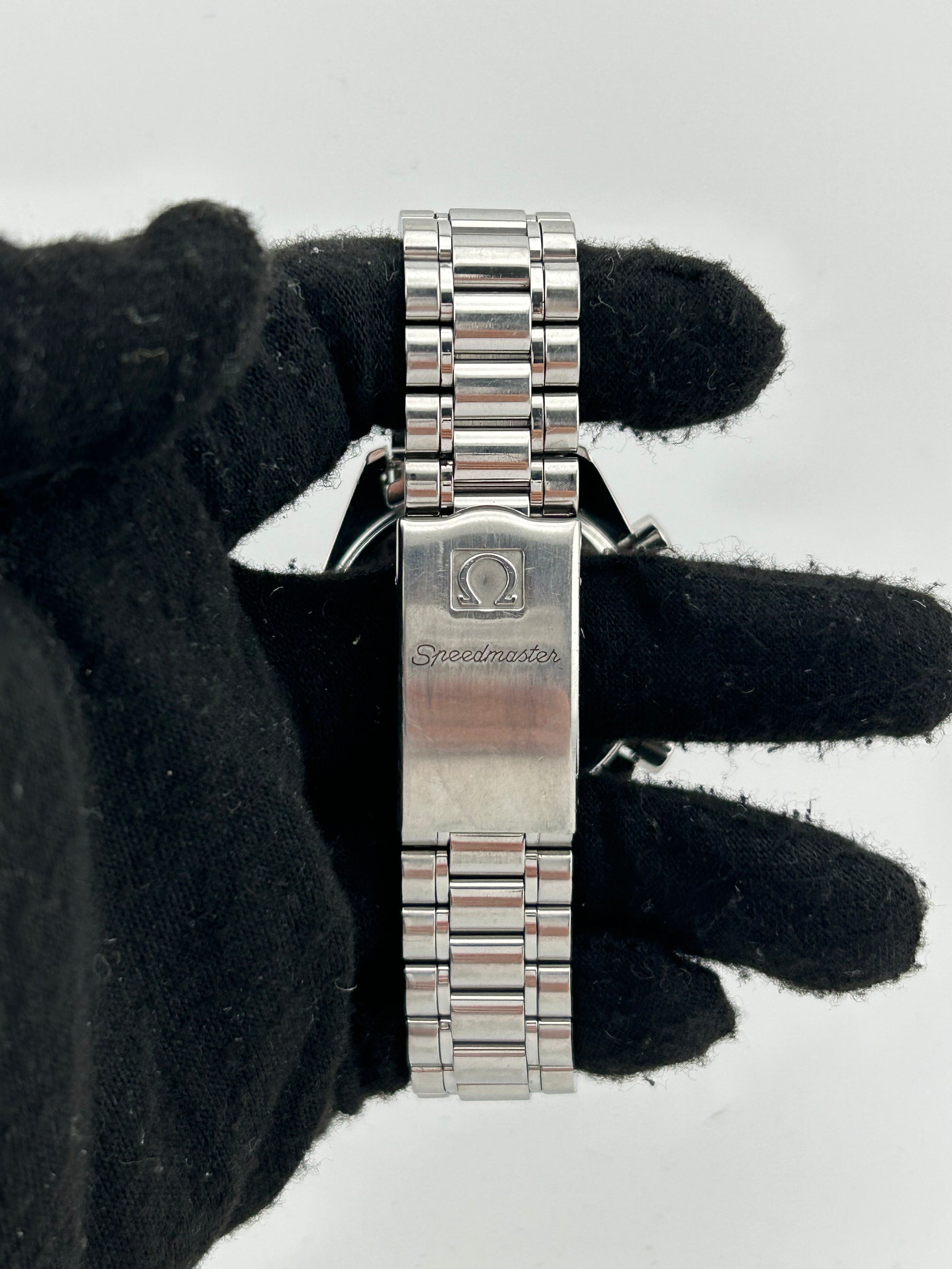 Omega Speedmaster Reduced Black Dial on Stainless Steel Bracelet Ref. 3510.5 — view 4
