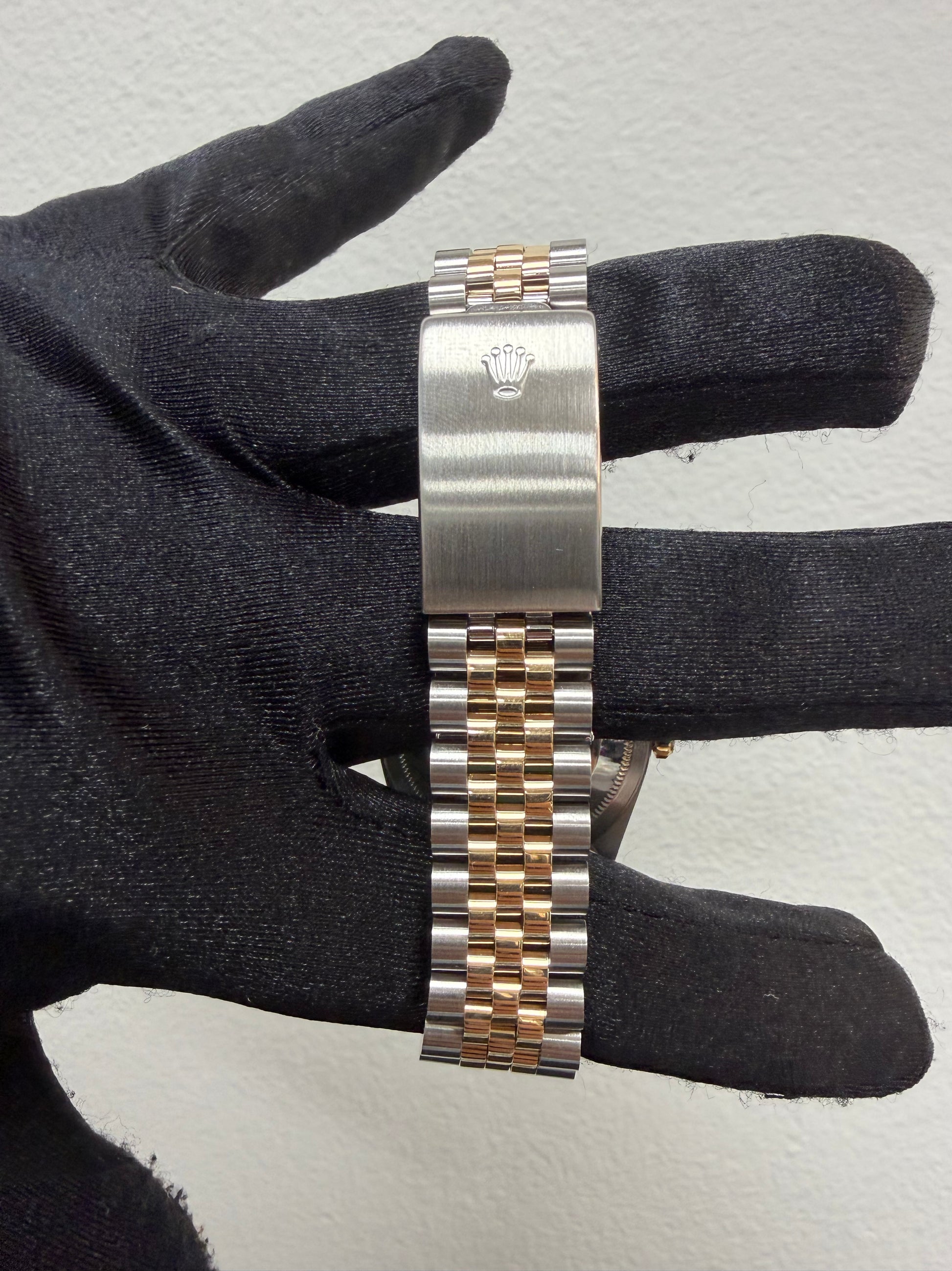 Rolex Datejust 36 Champagne Diamond Dial on Jubilee Ref. 16233 Papers 1988 — view 3