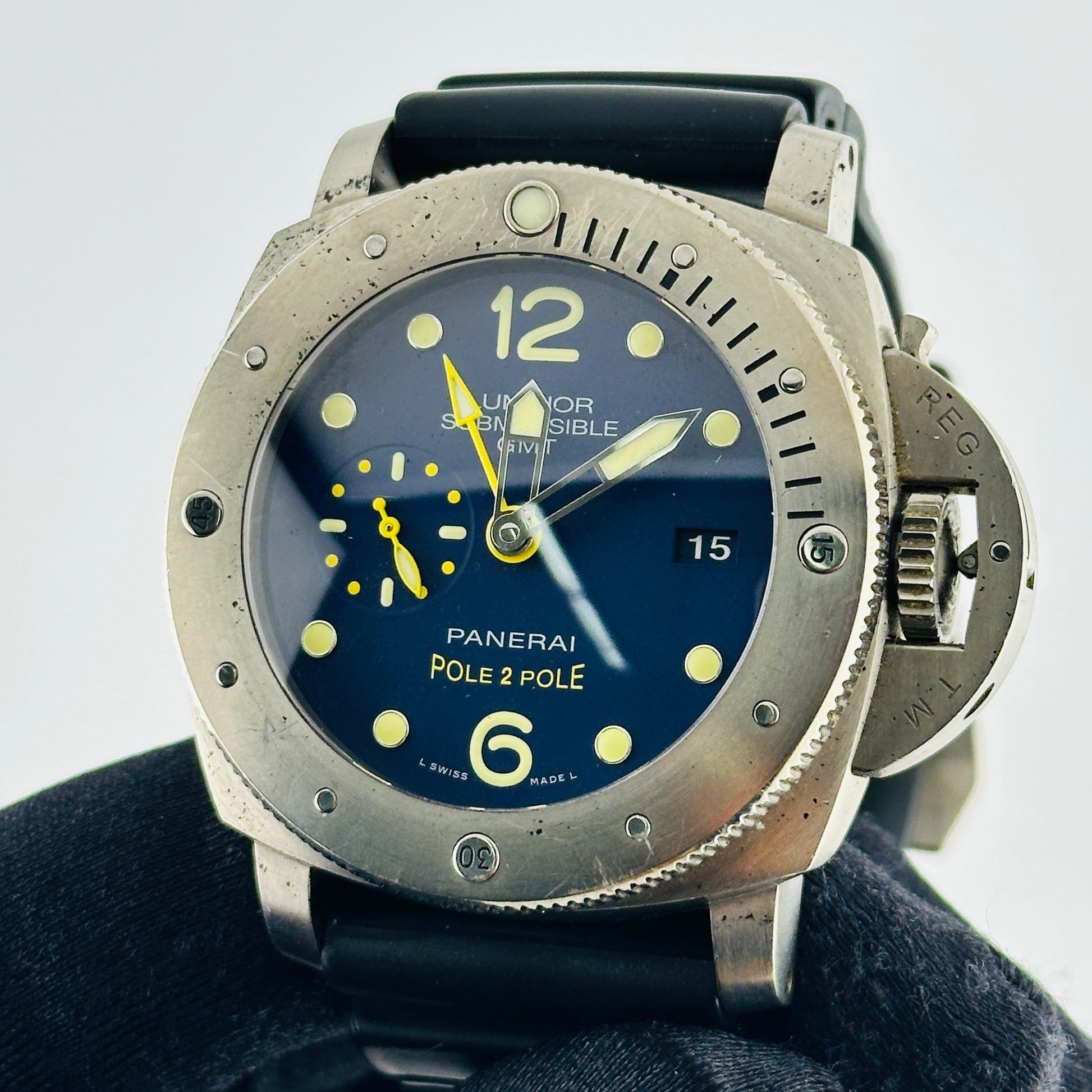 Panerai Luminor Submersible Blue Dial on Rubber Ref. PAM00719 Papers 2017 — view 3