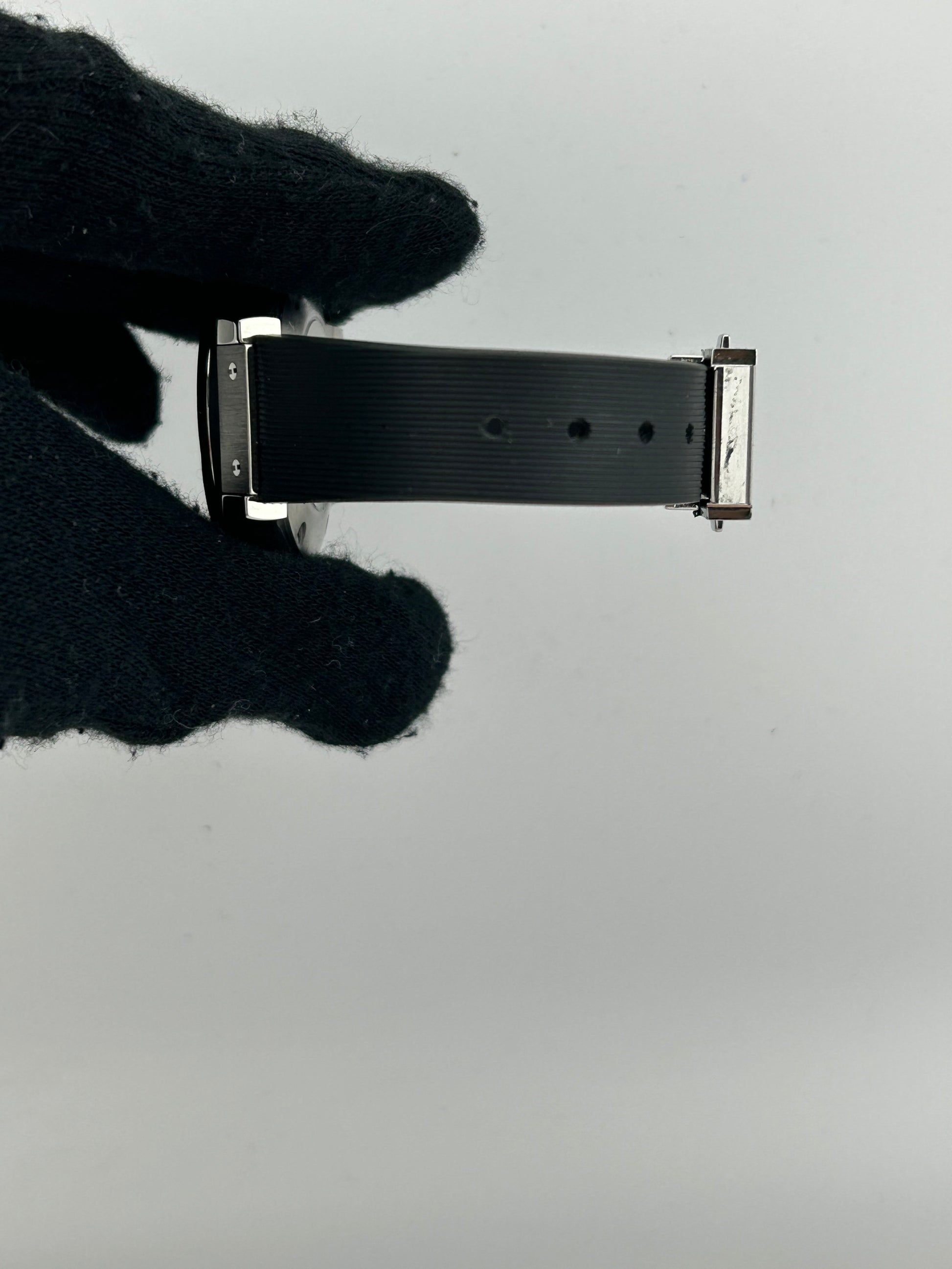 Hublot Classic Fusion Black Dial on Rubber Strap Ref. 582.NX.1170.RX.1704 Card Open Date — view 5