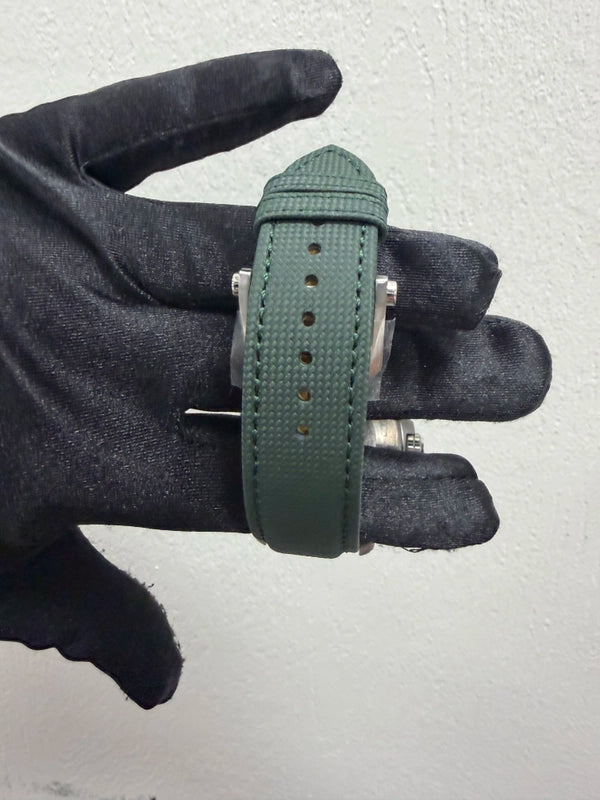 Breitling Avenger Automatic Green Dial on Leather Strap Ref A17328101L1X1 with Card