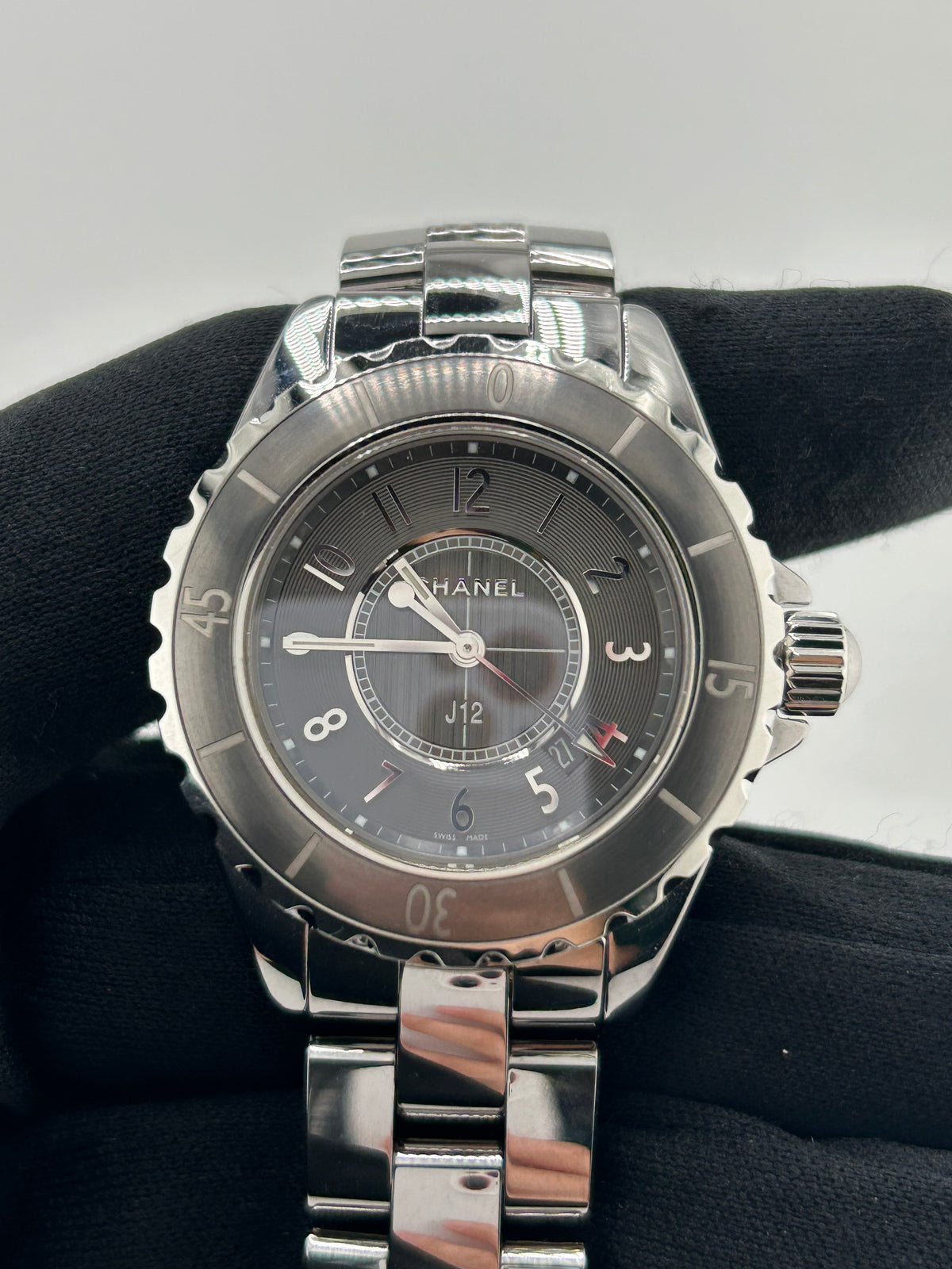 Chanel J12 Chromatic Grey Dial on Ceramic And Titanium Bracelet Ref. H2978 — view 3