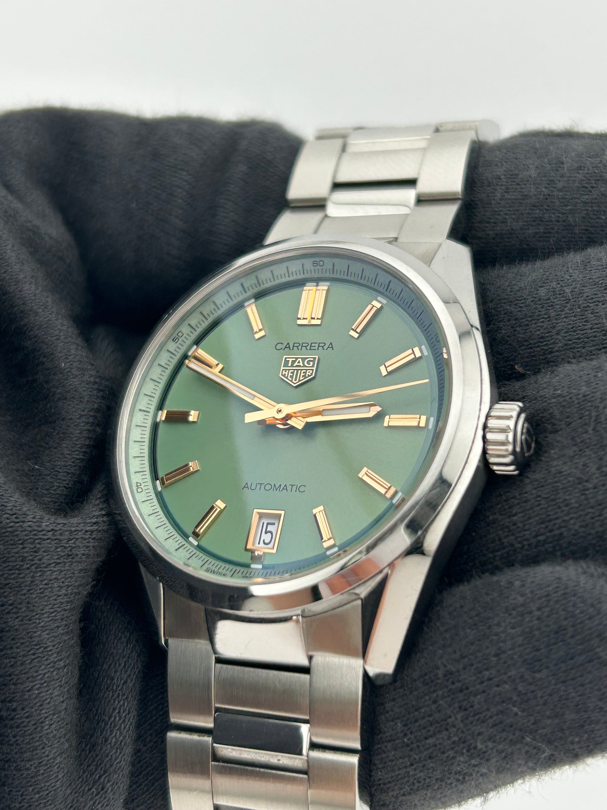 Tag Heuer Carrera Green Dial on Stainless Steel Ref. WBN2312.BA0001 Complete 2023 — view 3