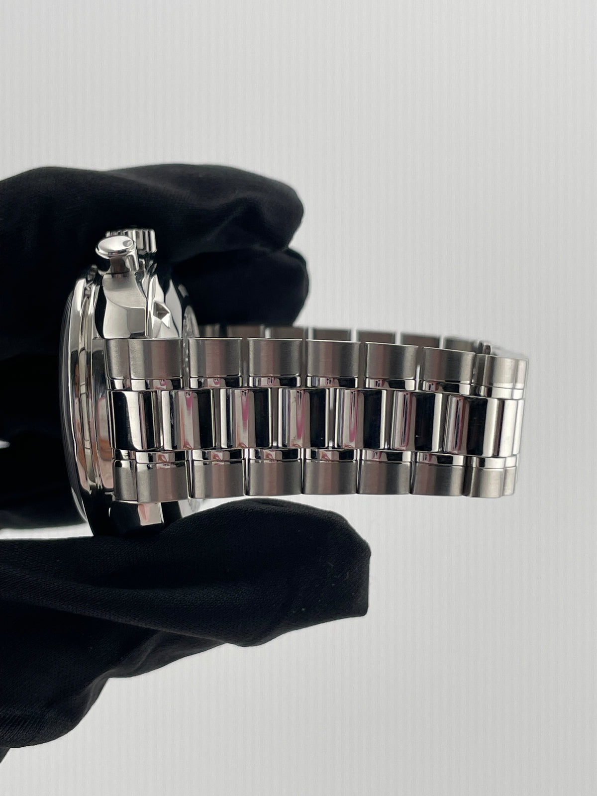 Omega Speedmaster White Dial on Steel Bracelet Ref. 324.30.38.40.04.001 Card 2011 — view 5