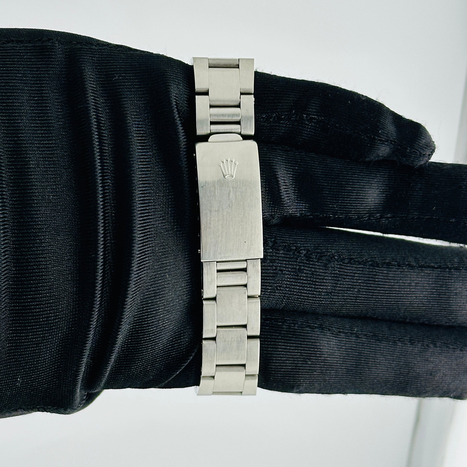 Rolex Oyster Perpetual Date Silver Stick Dial on Oyster Ref. 15000 1982 — view 3