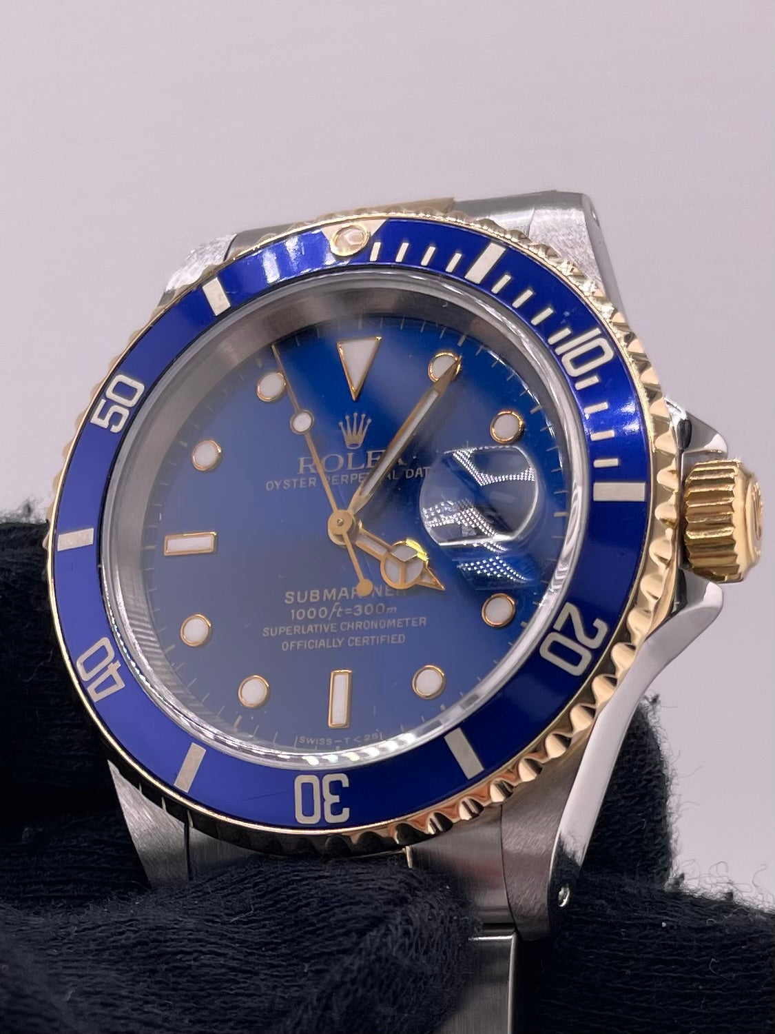 Rolex Submariner Blue Dial on Oyster Ref. 16613 Papers 1997 — view 3