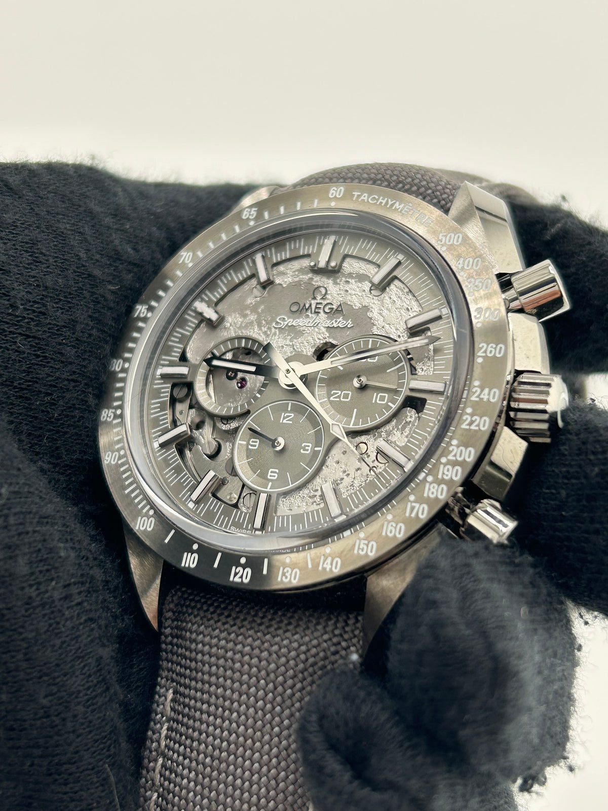 Omega Speedmaster Grey Side Of The Moon Black Dial on Gray Leather Strap Ref. 310.92.44.50.06.001 Complete 2025 — view 2