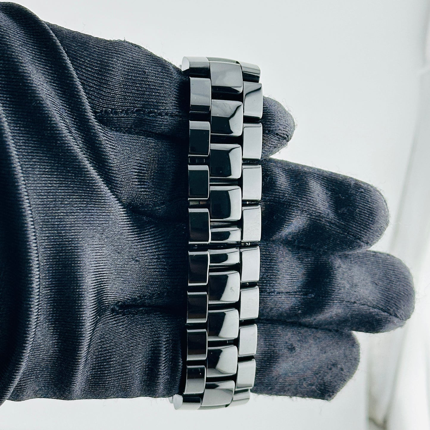 Chanel J12 Black Dial on Ceramic Bracelet Ref. H0685 — view 4
