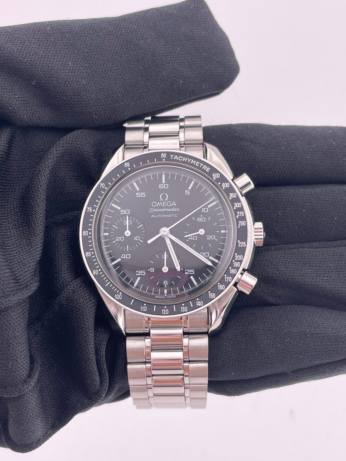 Omega Speedmaster Reduced Black Dial on Stainless Steel Bracelet Ref. 3510.5 — view 2