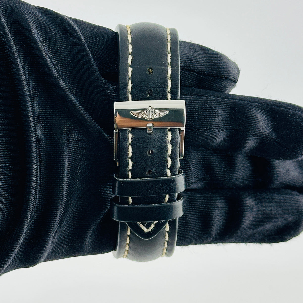 Breitling Superocean Heritage Black Dial on Leather Band Ref. A17321 — view 4