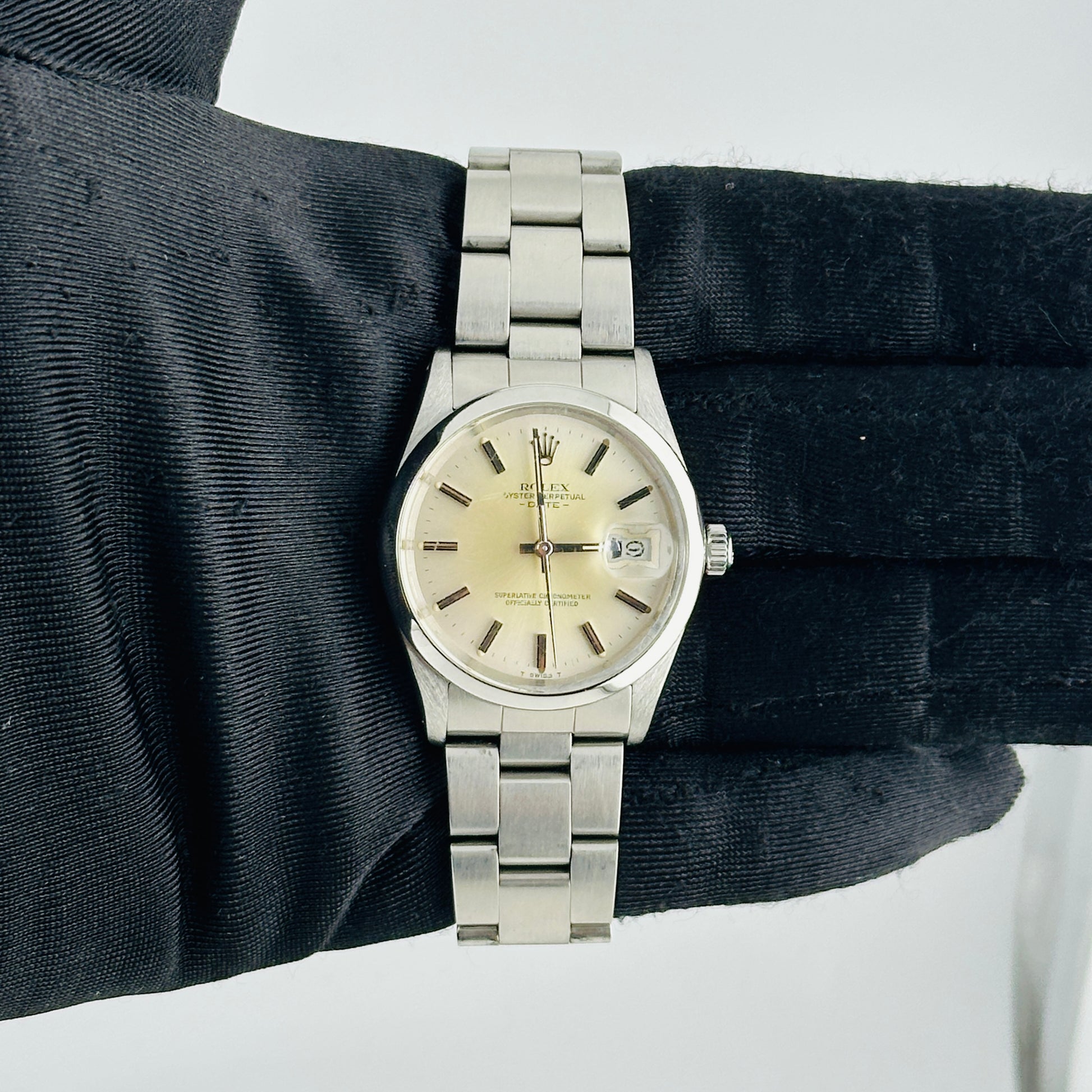 Rolex Oyster Perpetual Date Silver Stick Dial on Oyster Ref. 15000 1982 — view 2