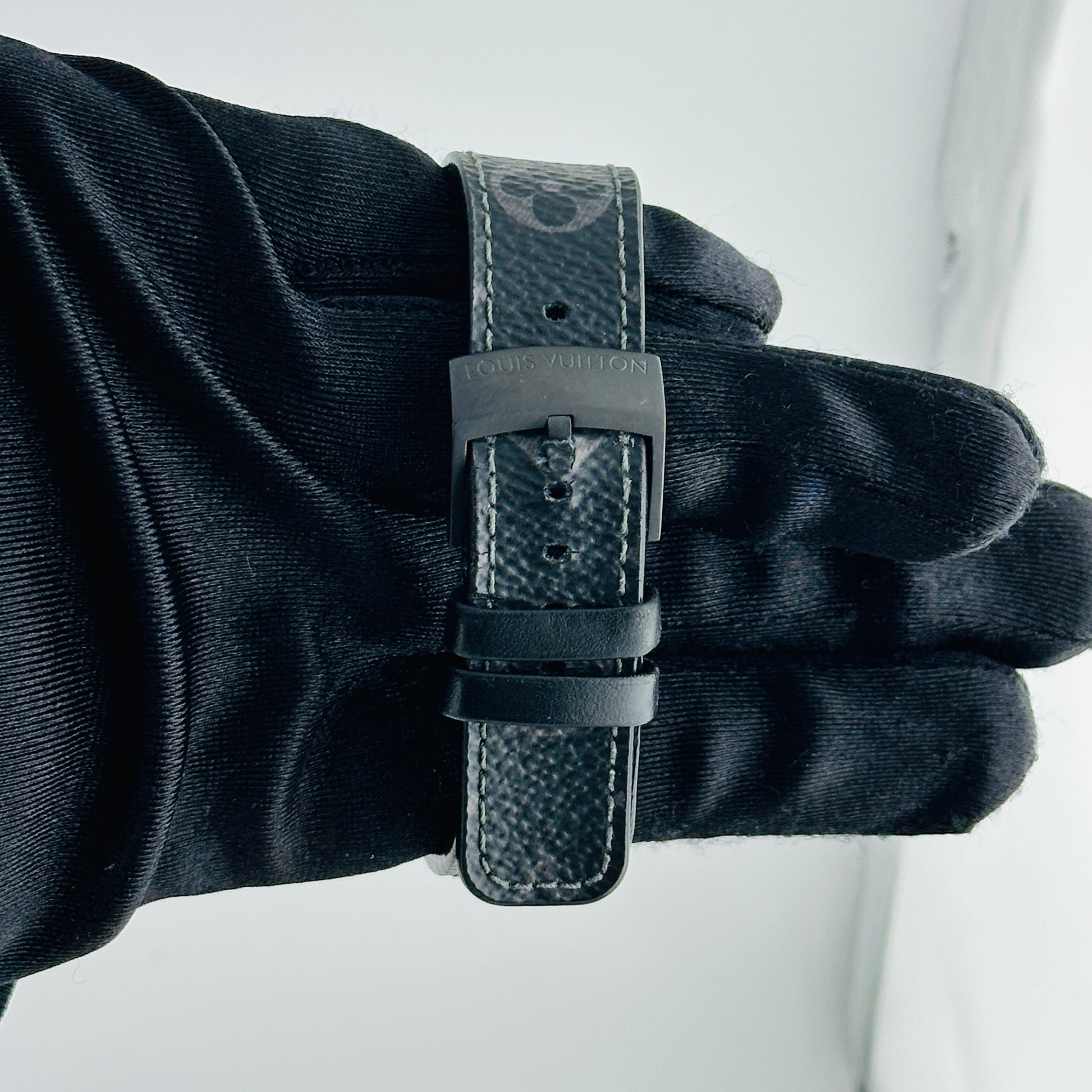 Louis Vuitton Tambour Voyage Slate Grey Dial on Leather Strap Ref. Q102N Papers 2011 — view 4