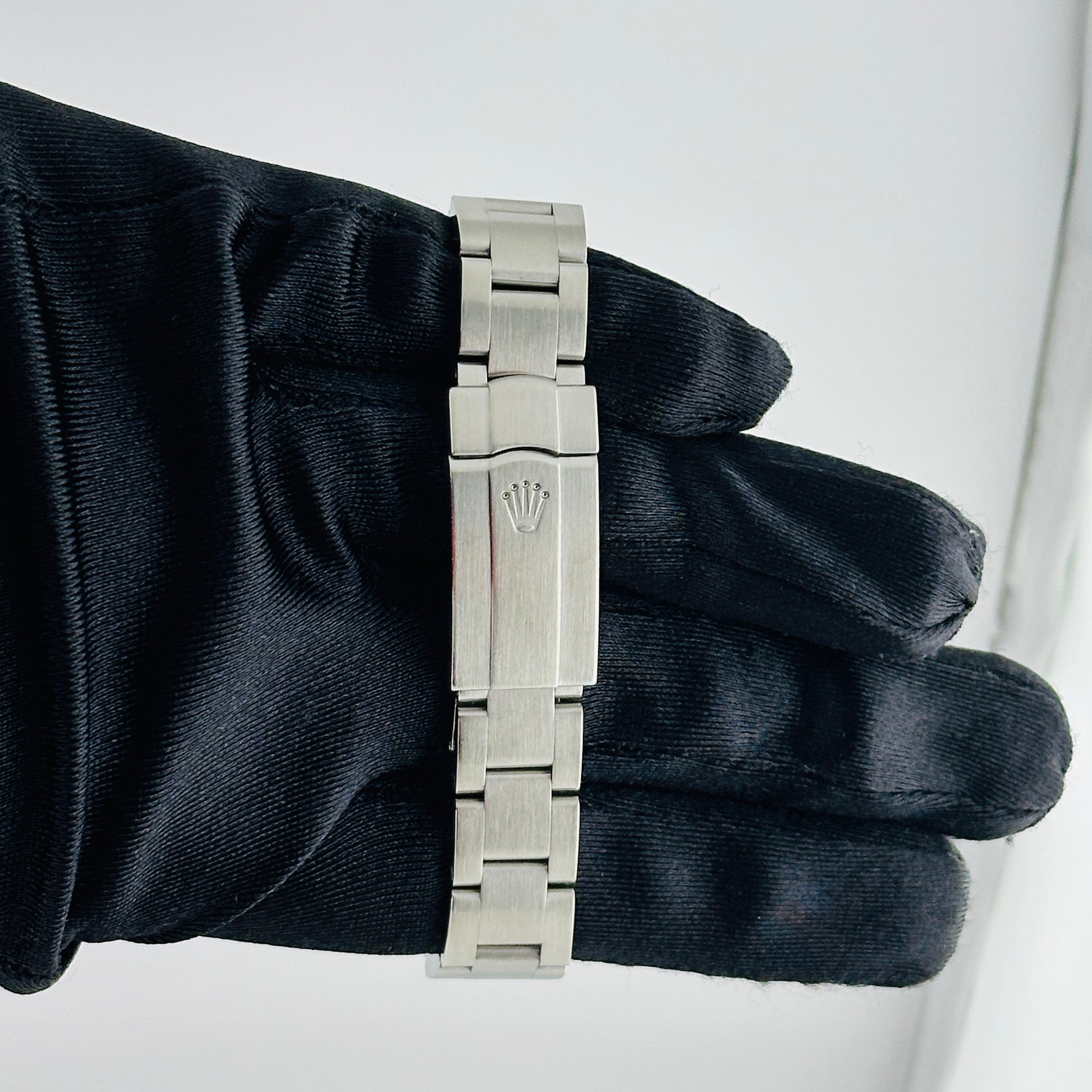 Rolex Oyster Perpetual Black Dial on Oyster Ref. 177210 2007 — view 3