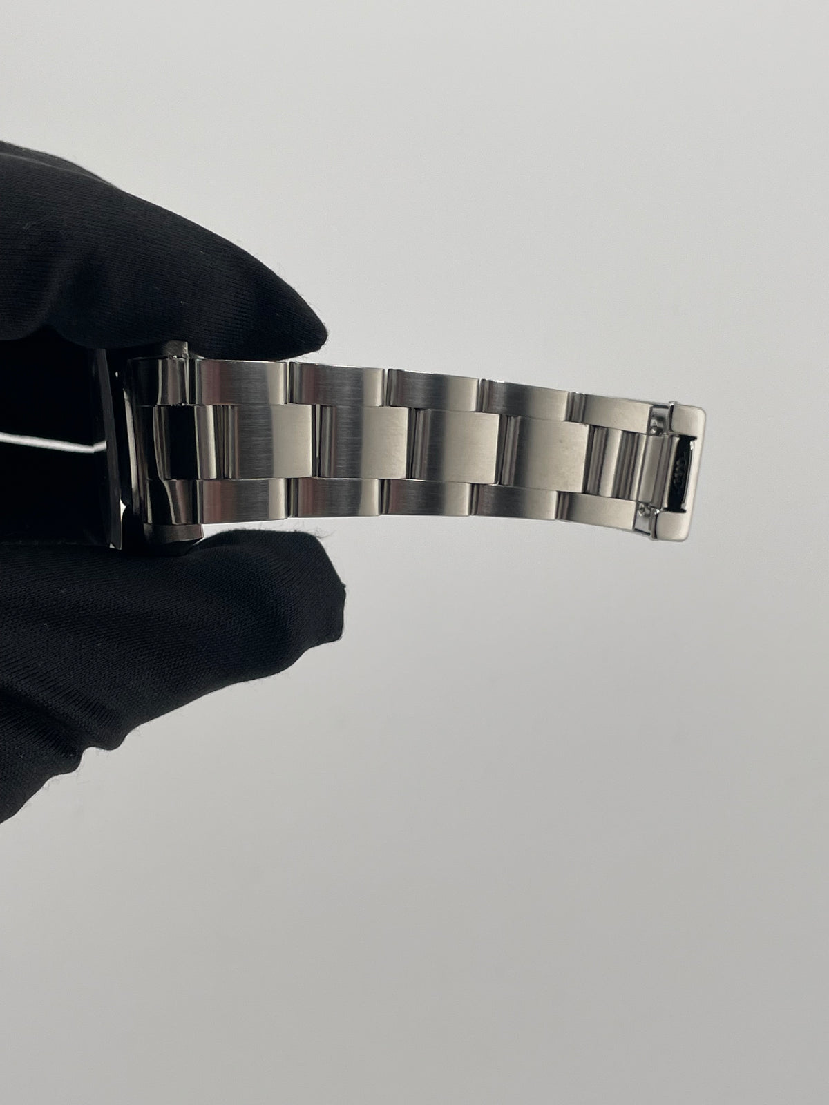 Rolex Oyster Perpetual Black Dial on Oyster Ref. 77080 — view 5