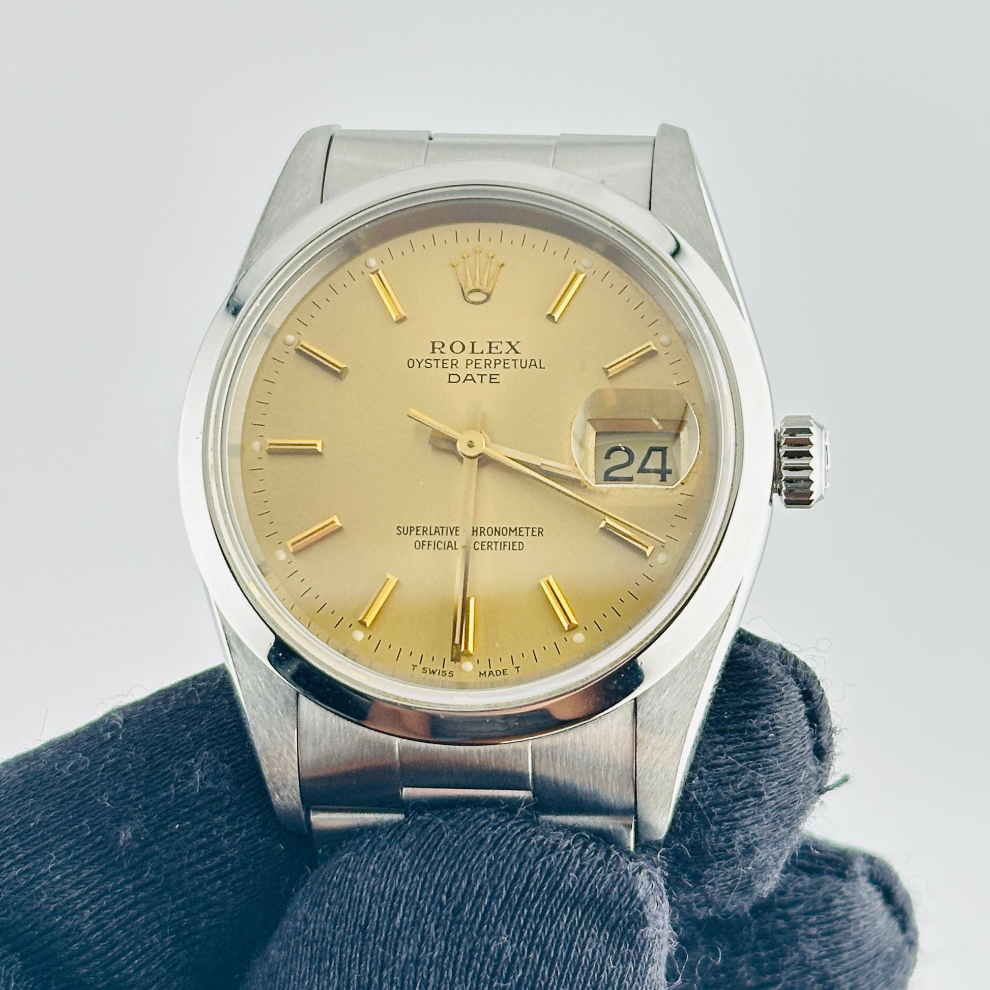 Rolex Oyster Perpetual Date Champagne Stick Dial on Oyster Bracelet Ref. 15200 1990 — view 3
