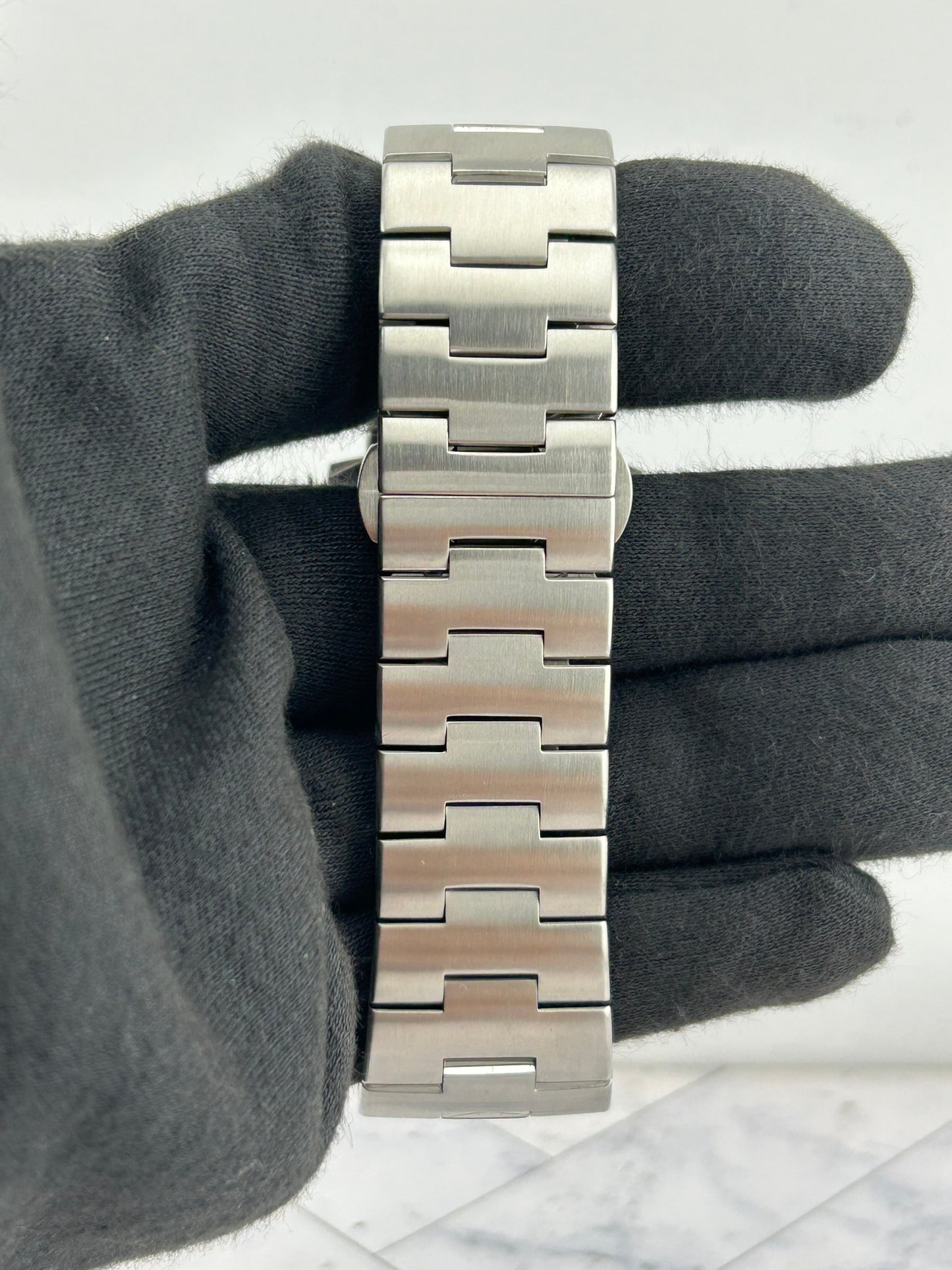 Panerai Panerai Luminor Marina Black Dial on Stainless Steel Bracelet Ref. PAM00328 — view 4