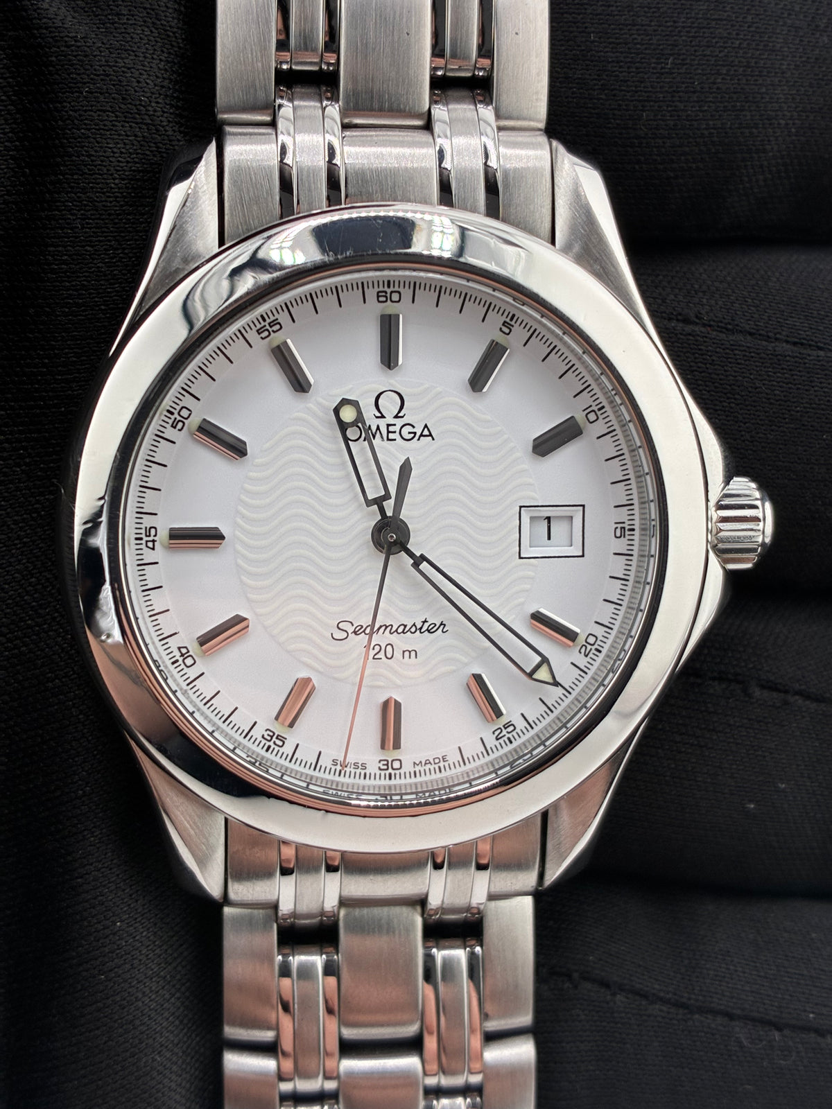 Omega Seamaster 120 M Silver Dial on Stainless Steel Bracelet Ref. 2511.21 — view 2