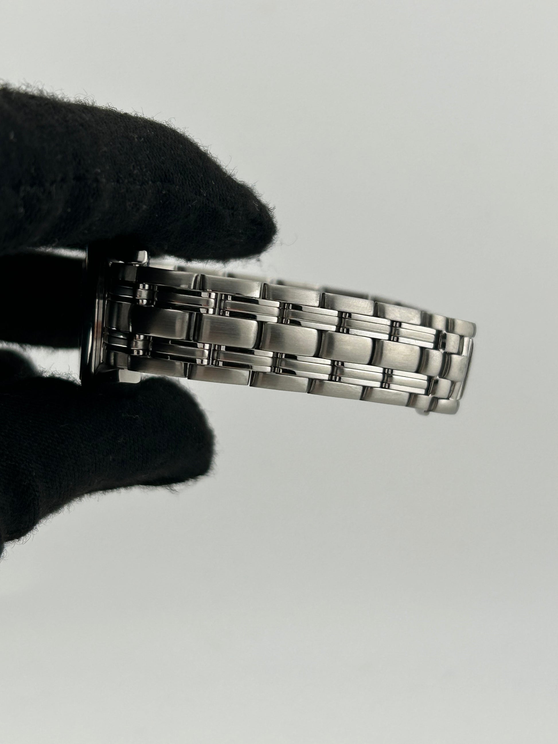Omega Seamaster Blue Wave Motif Dial on Stainless Steel Bracelet Ref. 2511.81.00 — view 5