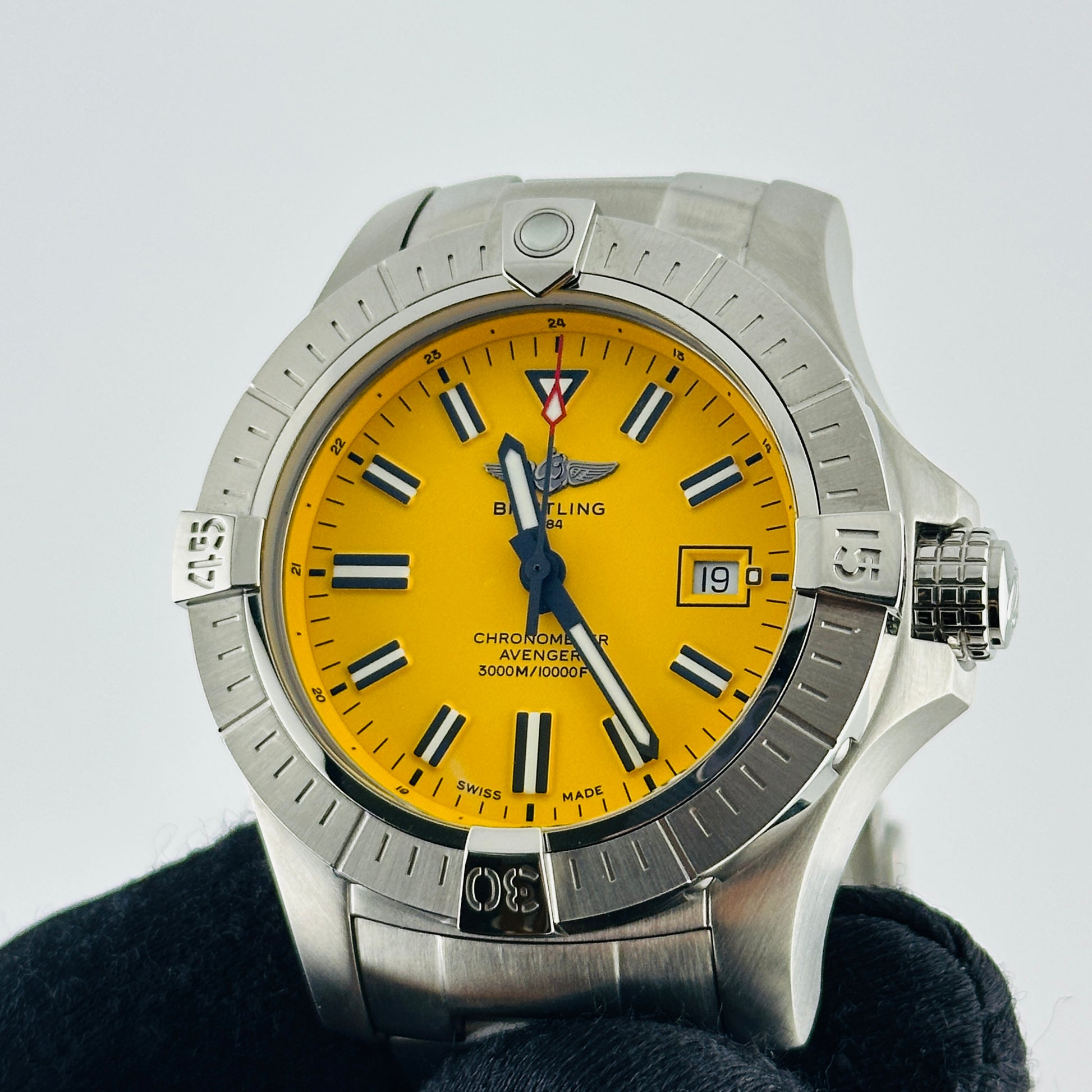 Breitling Avenger Seawolf Yellow Dial on Stainless Steel Bracelet Ref. A17319 Card 2024 — view 3