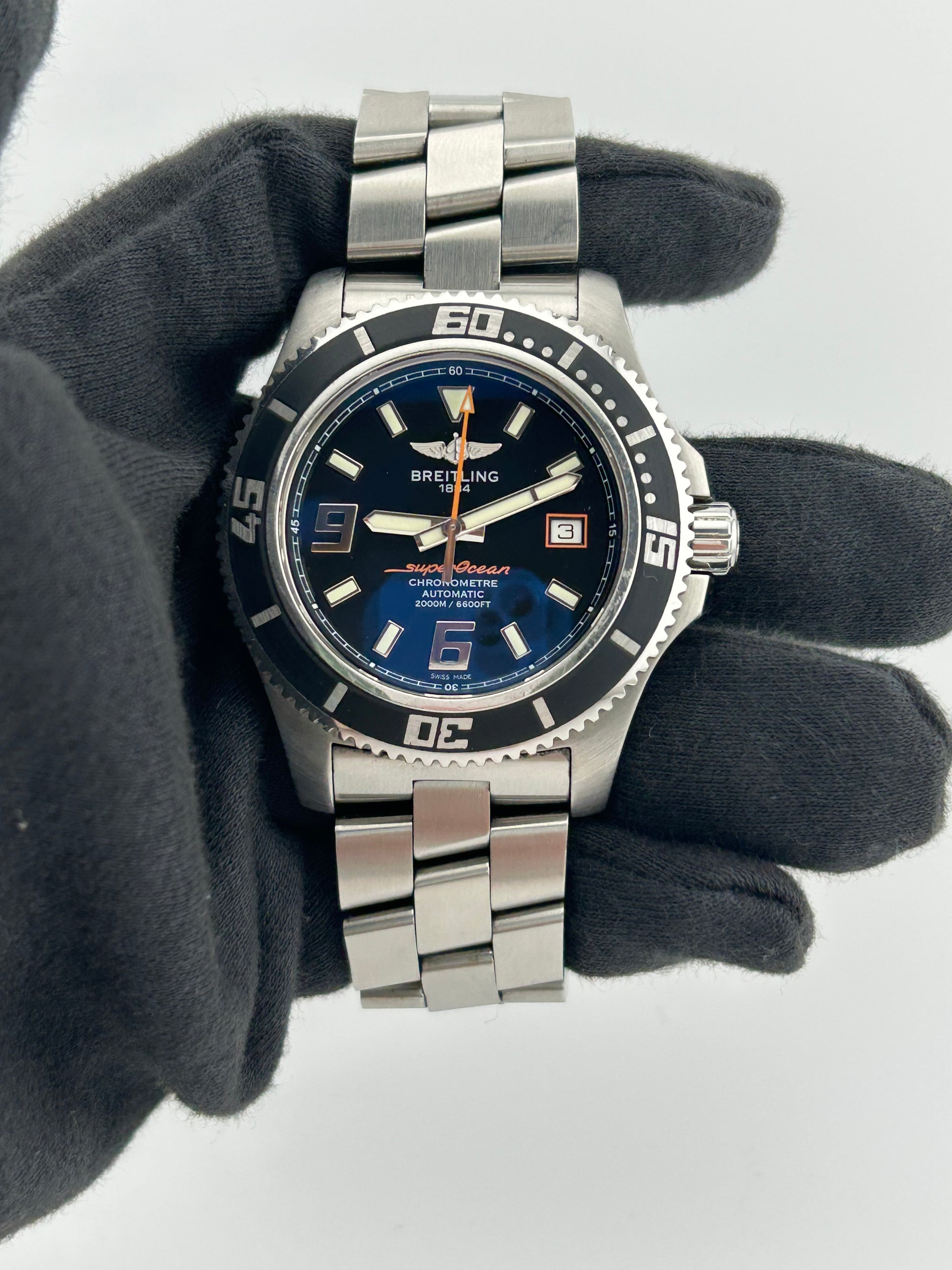 Breitling Superocean Heritage Black Dial on Stainless Steel Bracelet Ref. A1739102/BA80/134A Complete 2011 — view 2