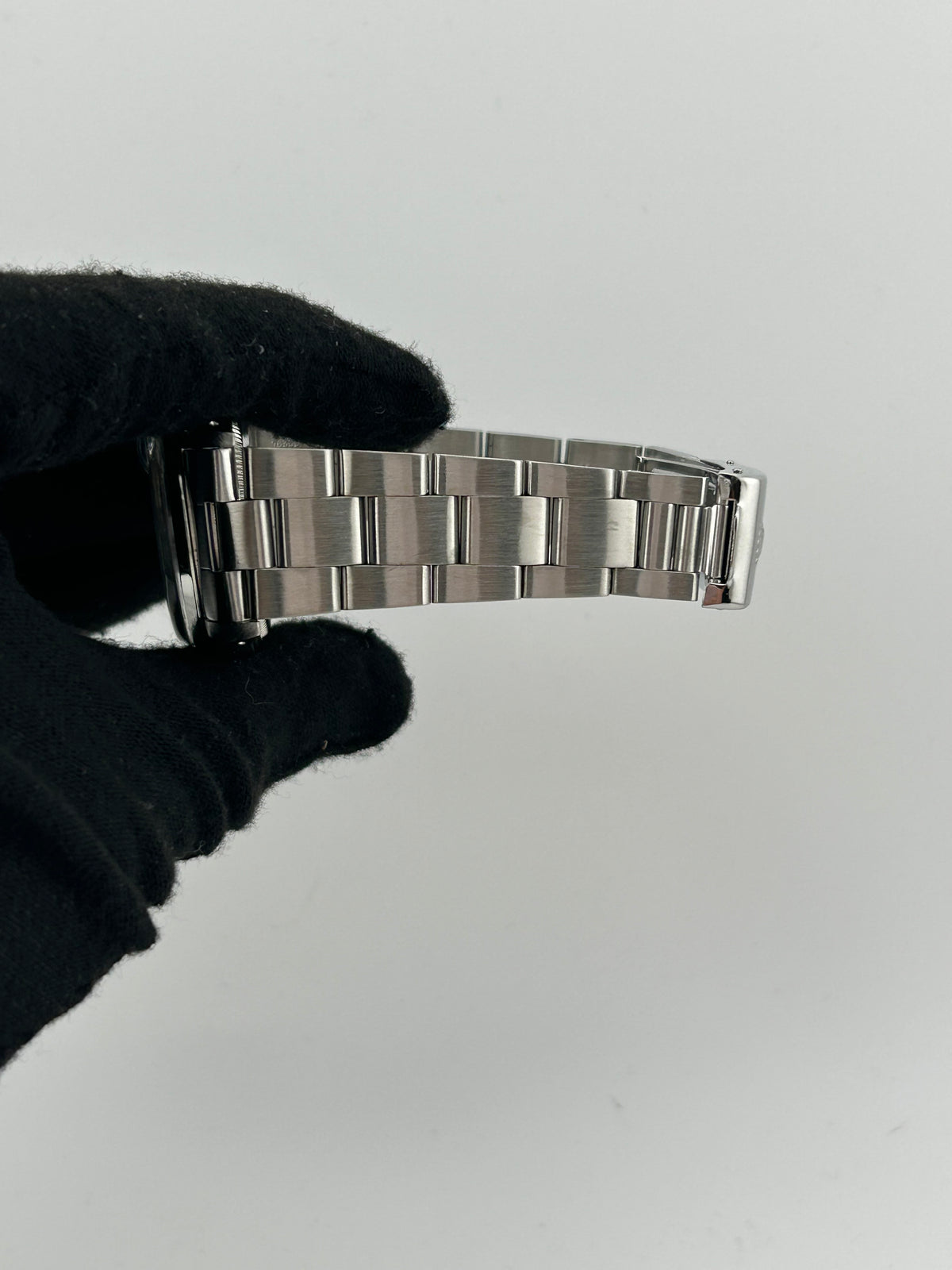 Rolex Oyster Perpetual Date Silver Index Dial on Oyster Steel Bracelet Ref. 1500 1974 — view 4