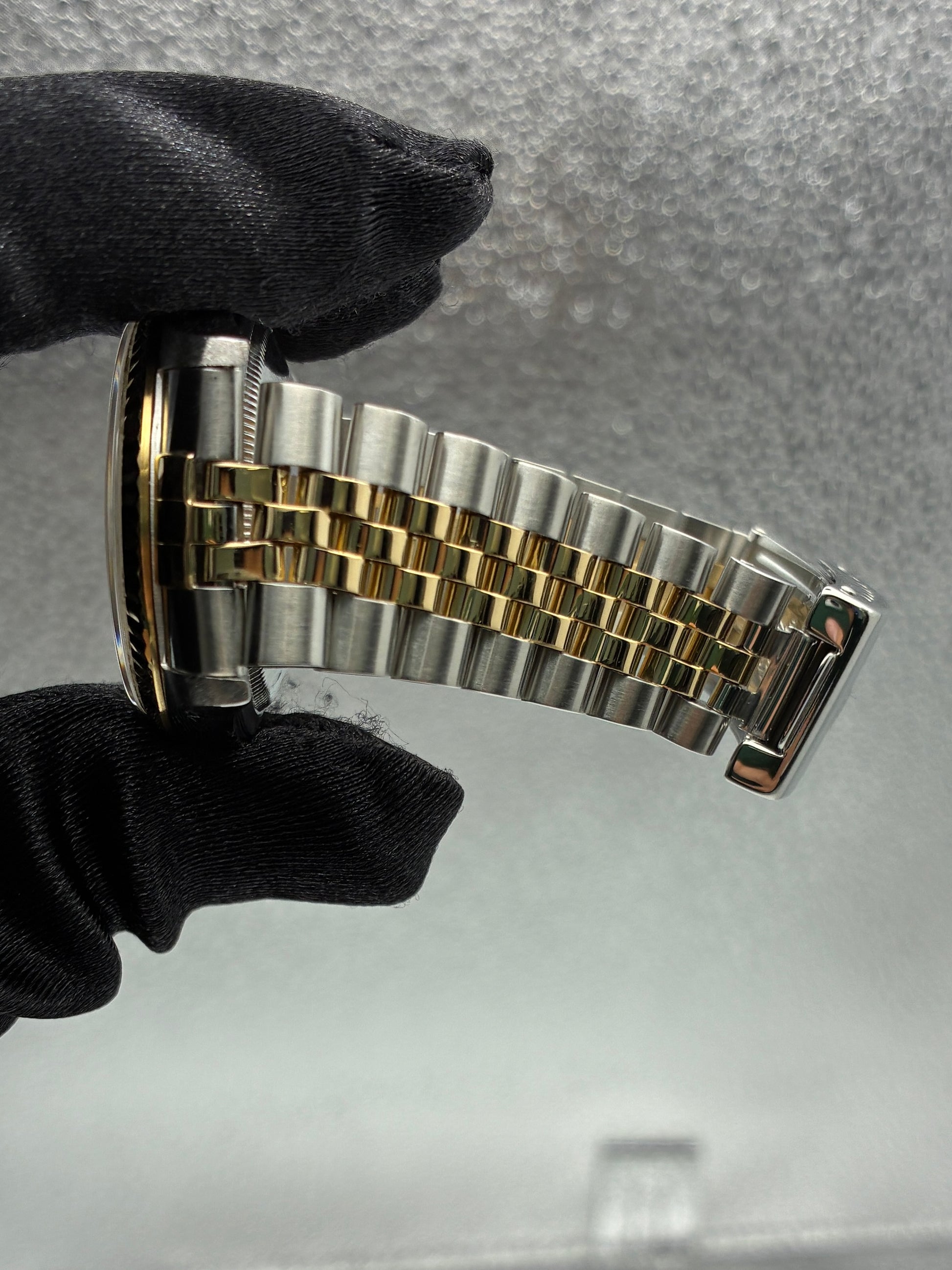 Rolex Datejust Champagne Diamond Factory Dial on Jubilee Ref. 16233 1995 — view 3