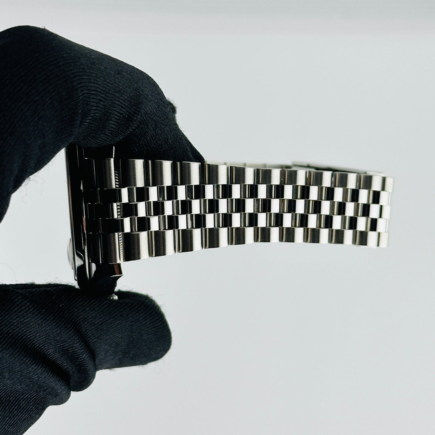 Rolex Datejust White Index Dial on Jubilee Ref. 126300 Card 2024 — view 5