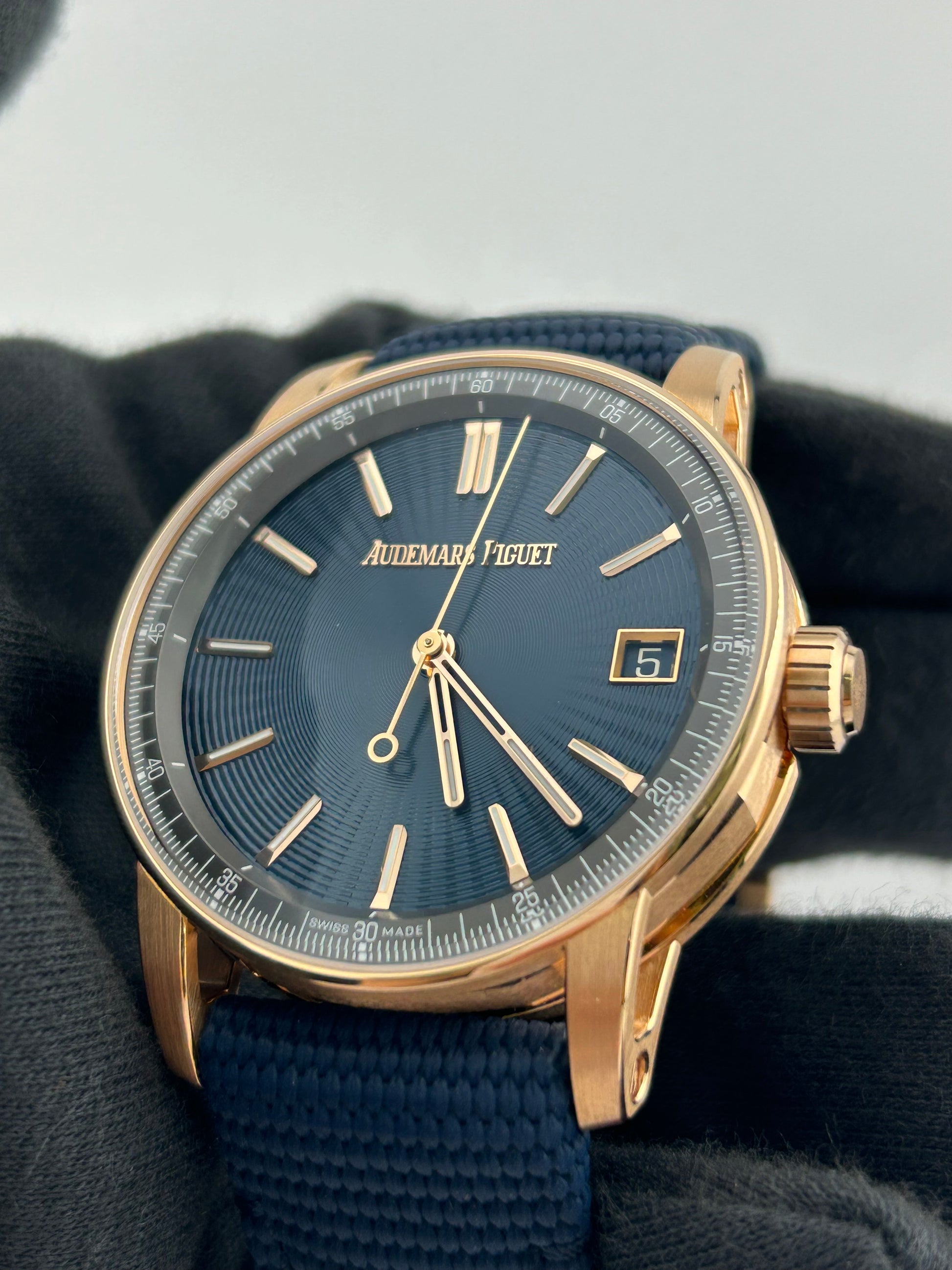 Audemars Piguet Code 11.59 Selfwinding Night Blue Cloud Dial on Rubber Strap Ref. 15210OR.OO.A348KB.01 — view 3