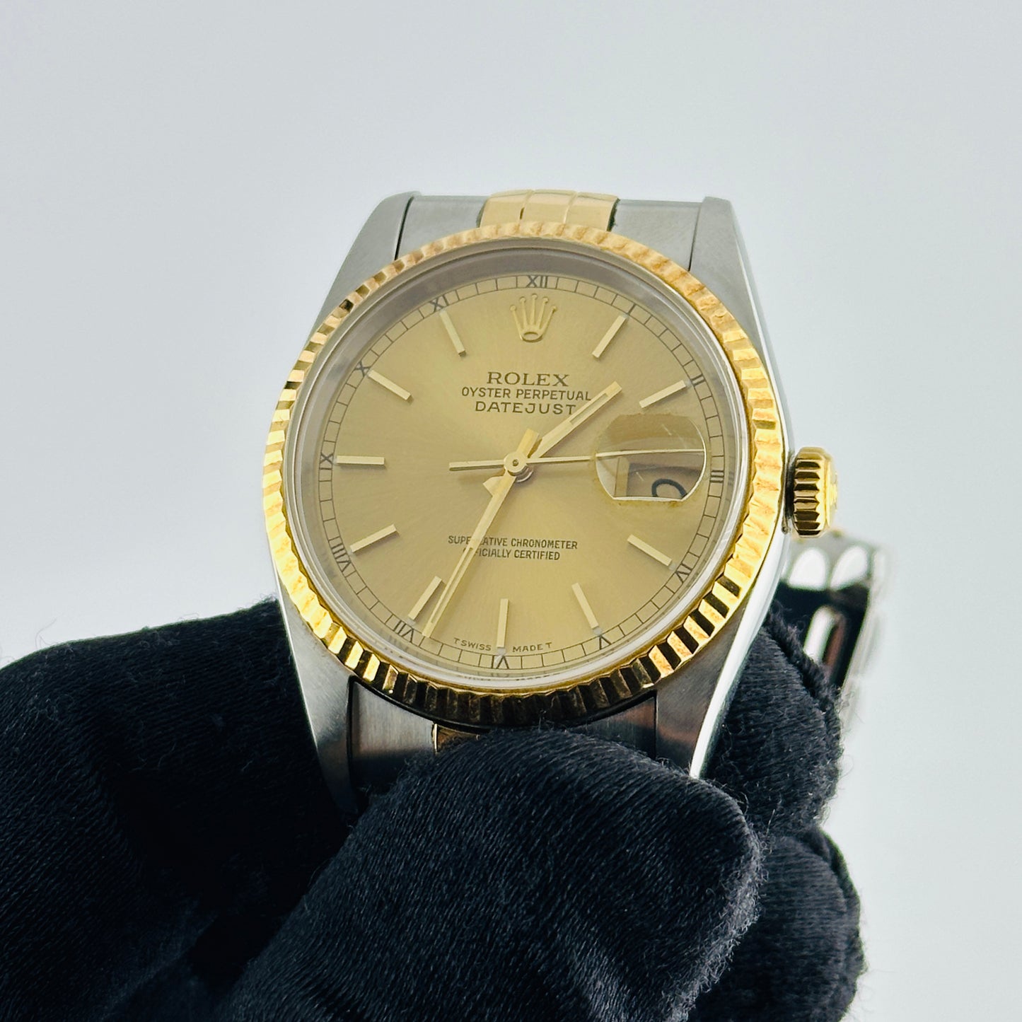 Rolex Datejust Champagne Stick Dial on D Link Jubilee Bracelet Ref. 16233 2000 — view 3