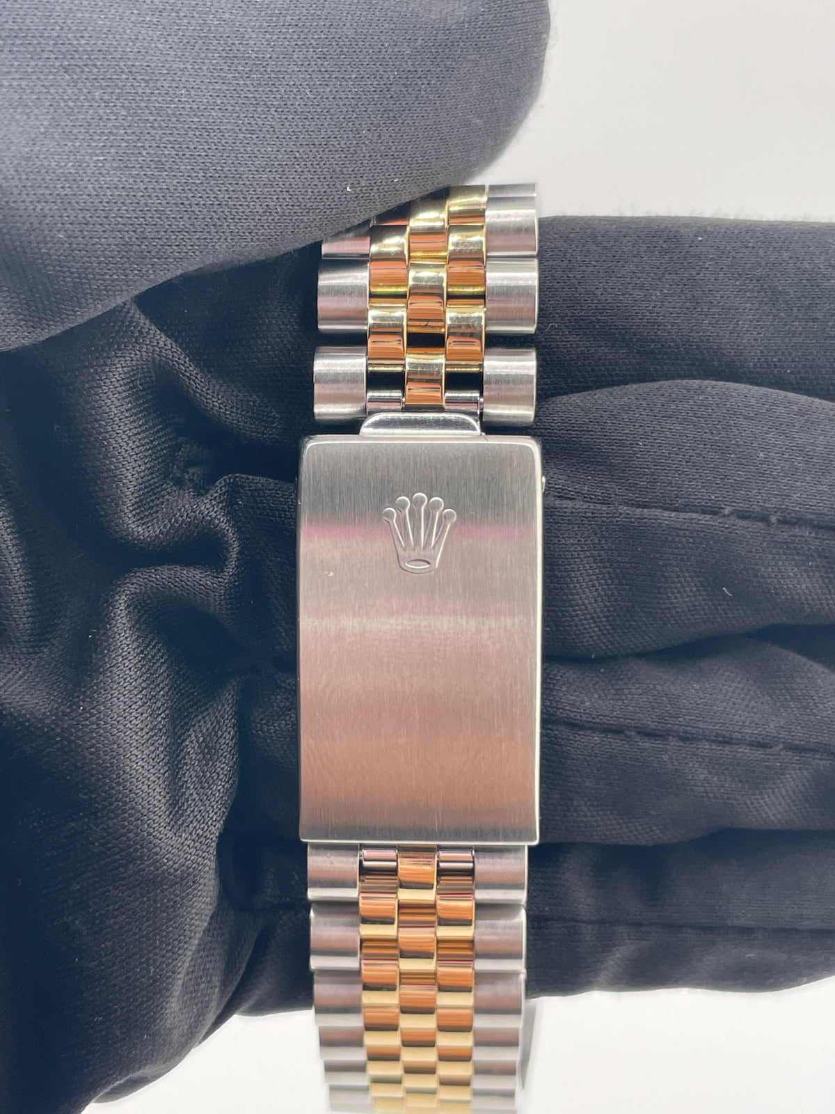 Rolex Datejust 36 Champagne Stick Dial on Jubilee Ref. 16233 Open Date — view 4