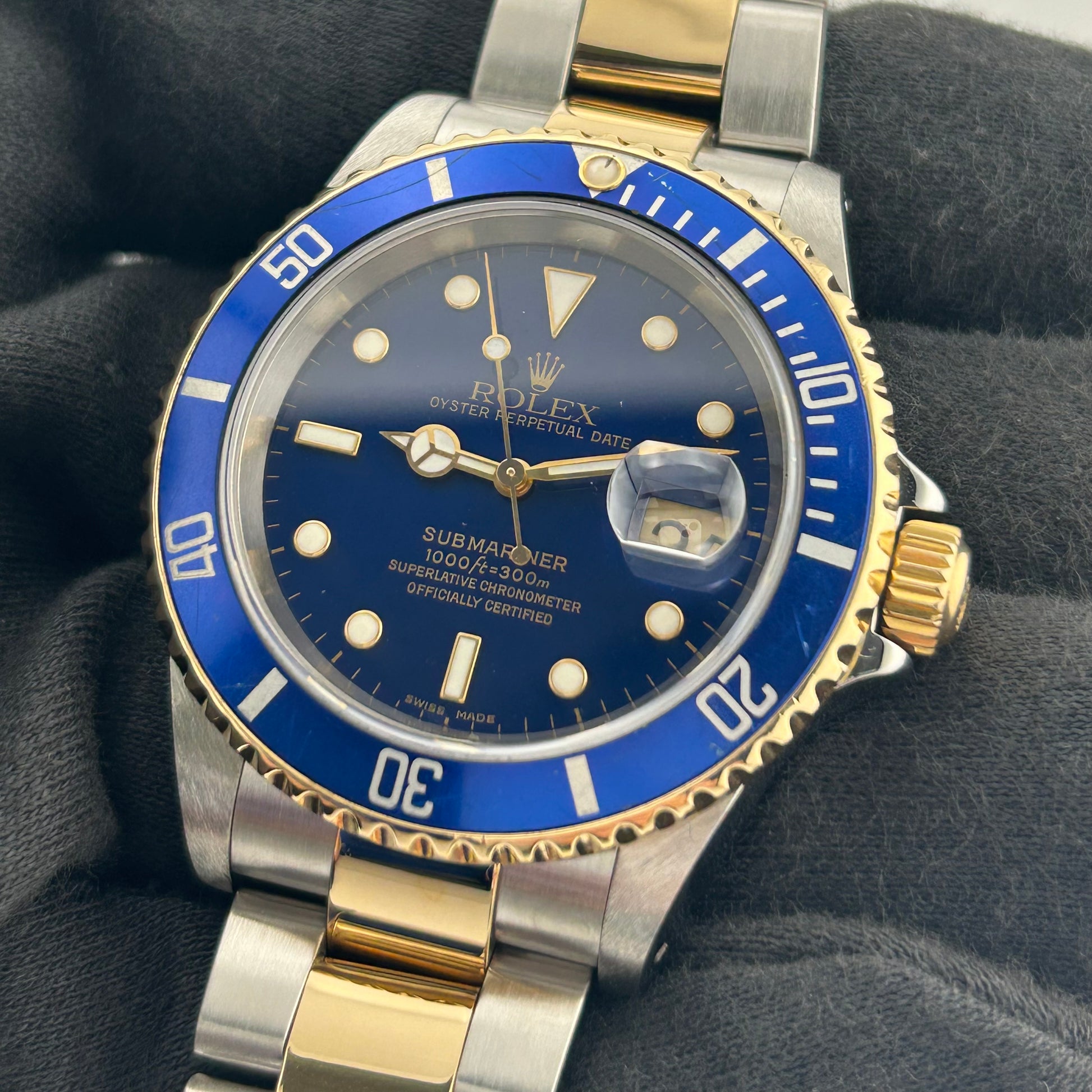 Rolex Submariner Blue Dial on Oyster Ref. 16613 Papers 2001 — view 3