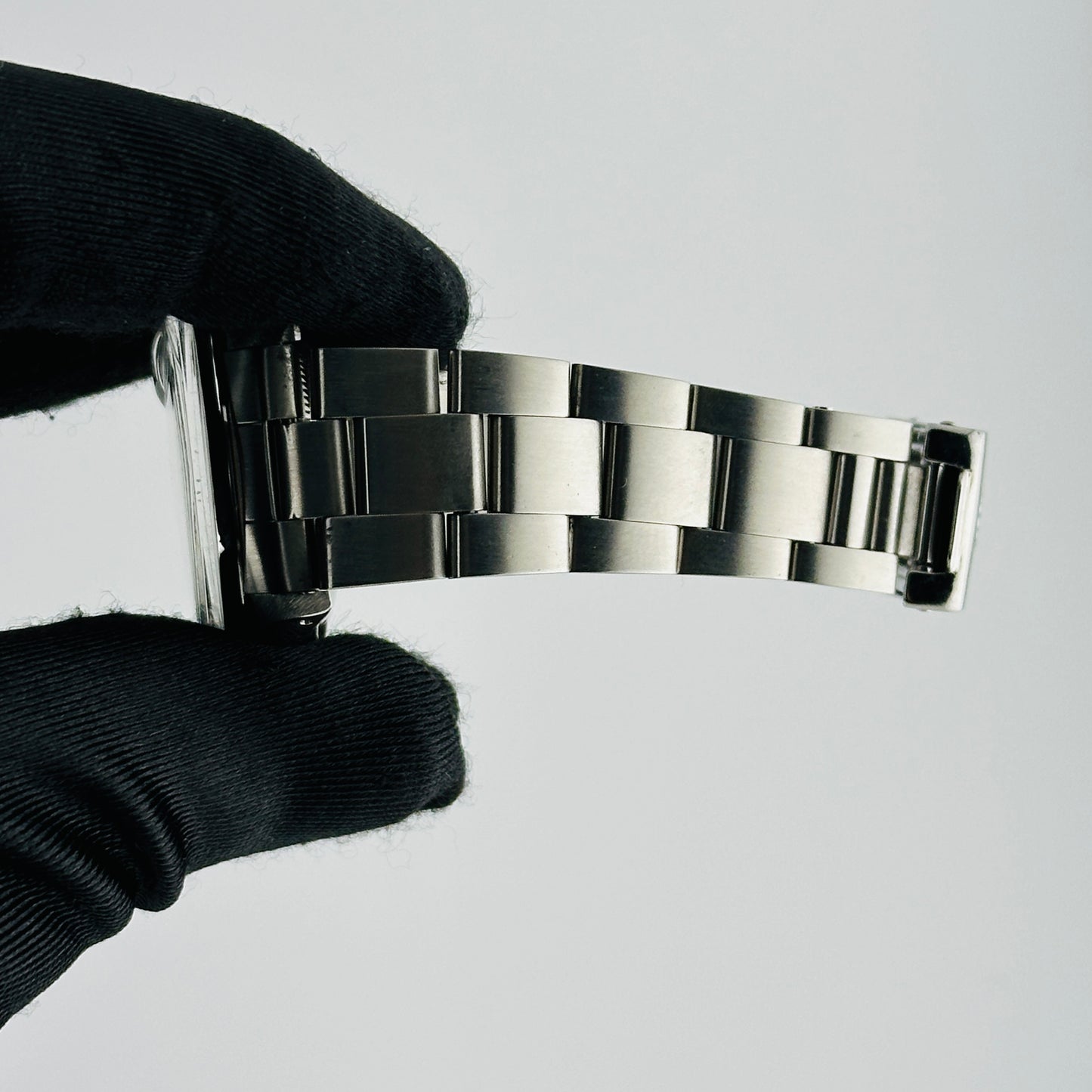 Rolex Oyster Perpetual Date Silver Stick Dial on Oyster Ref. 15000 1982 — view 4