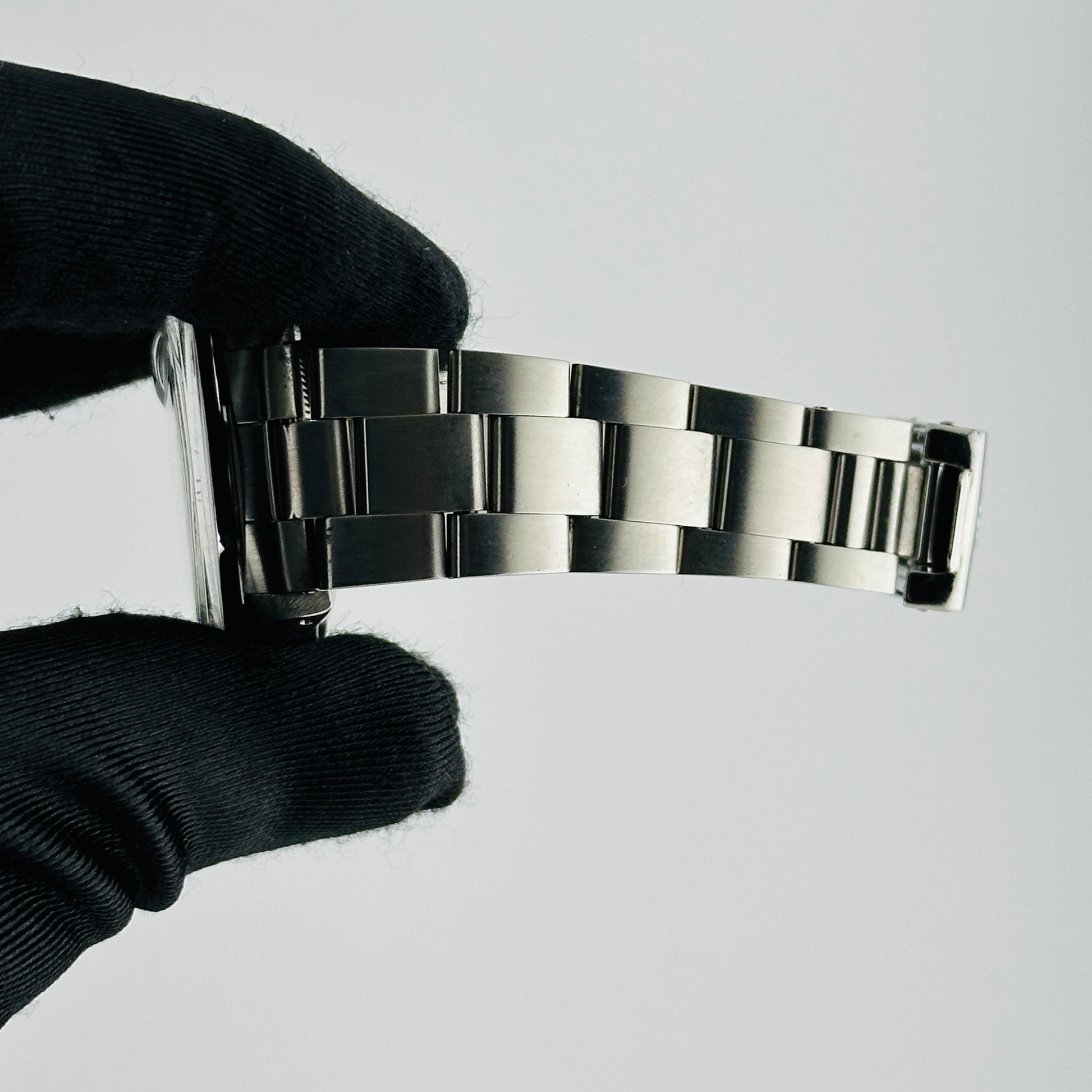 Rolex Oyster Perpetual Date Silver Stick Dial on Oyster Ref. 15000 1982 — view 4
